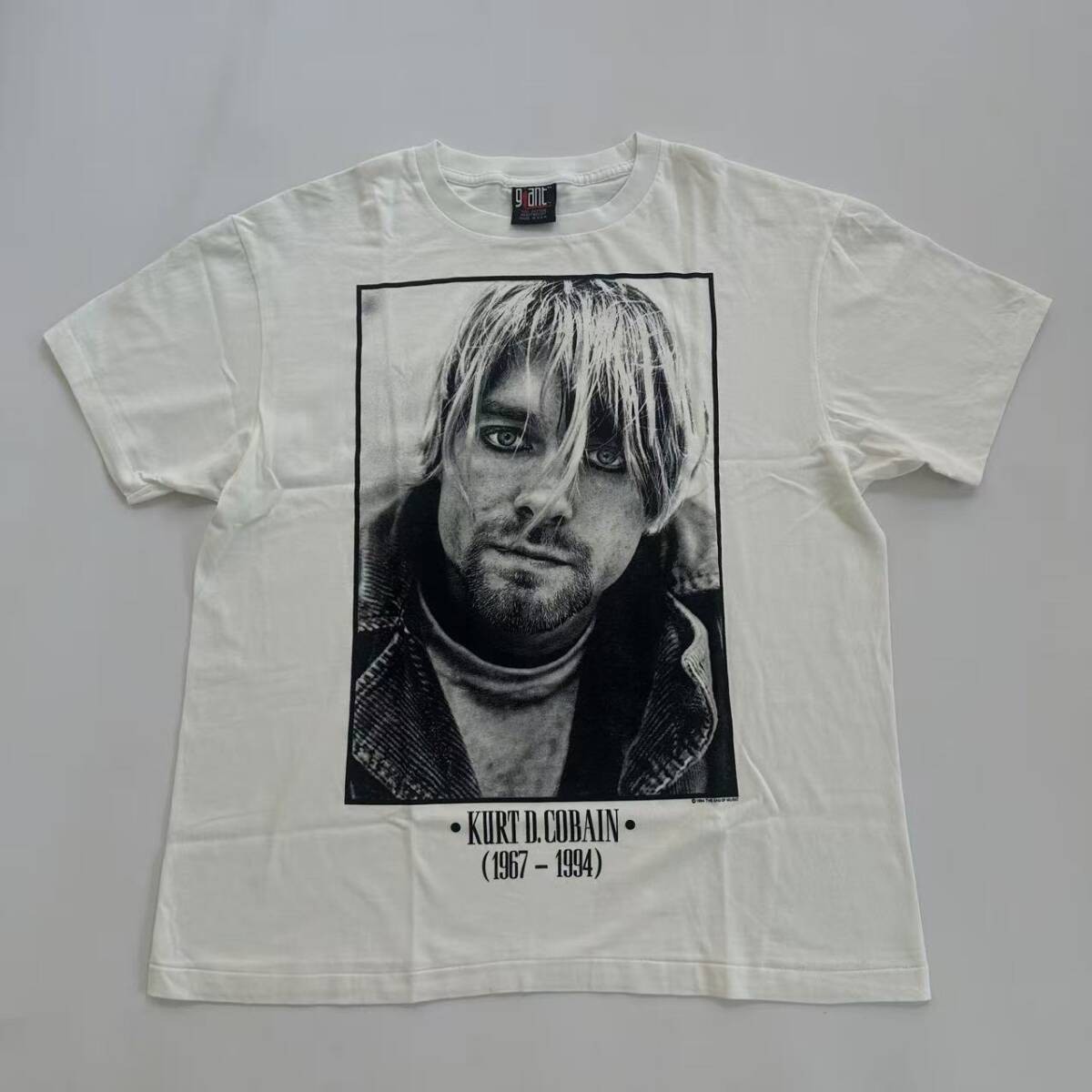 Kurt Cobain Memorial White T-Shirt, 22.4 in shoulder, 24.0 in chest, 28.0 in len