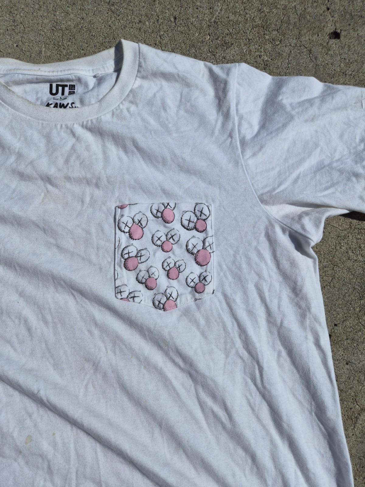 Uniqlo UT x KAWS Men’s White Crew Neck Pocket Graphic Print T-Shirt Size L