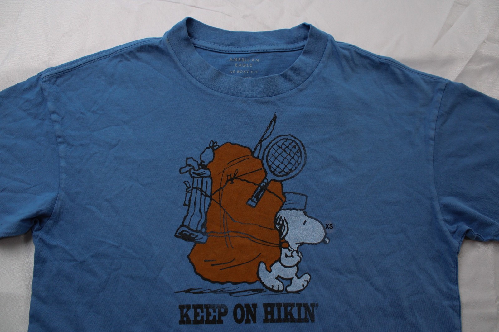 American Eagle Unisex Adult’s Boxy Fit Peanuts Keep On Hikin’ Tee WR4 Blue US:XS