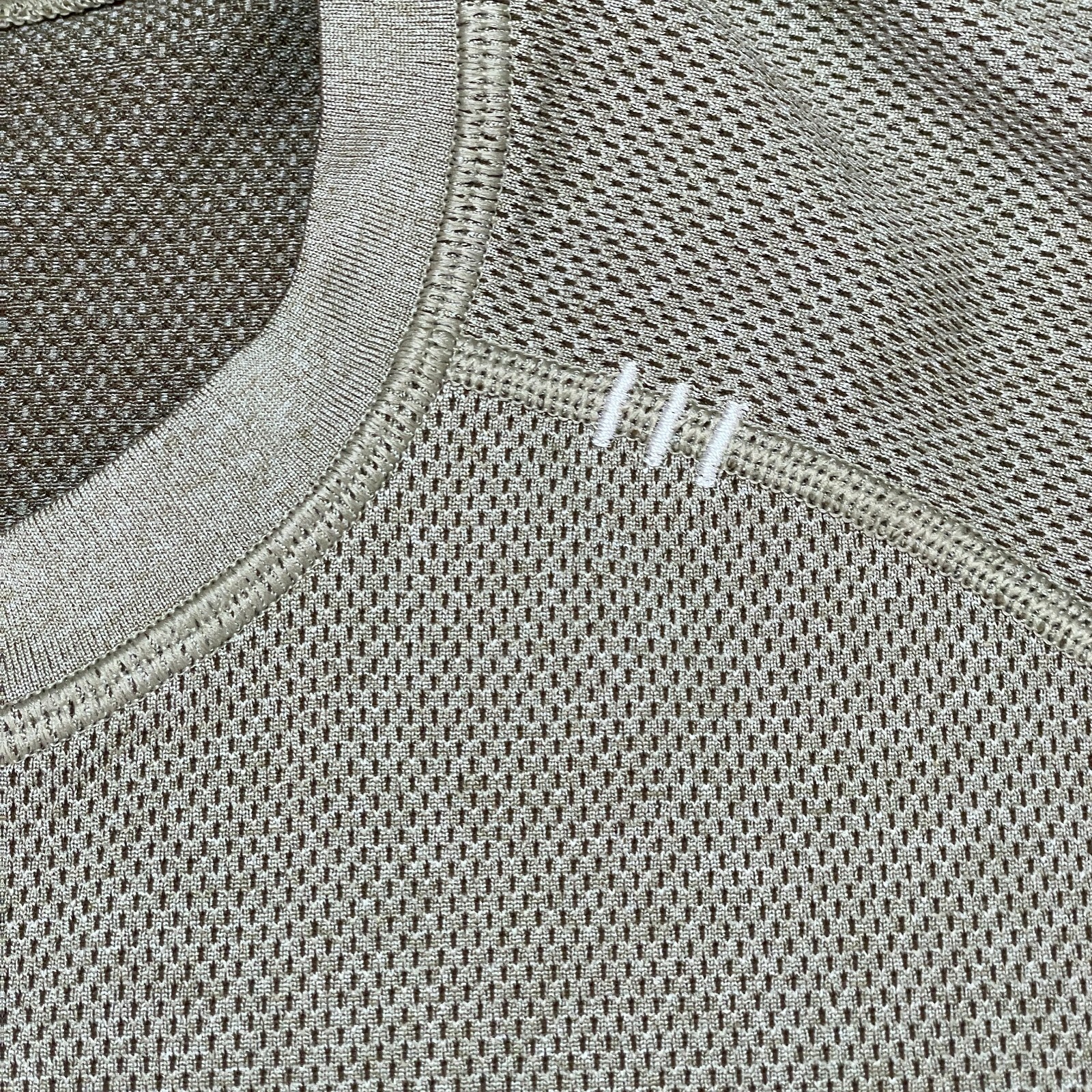 Lululemon Shirt Mens Medium Gray Tee Casual Workout Gym Athleisure Stretch City