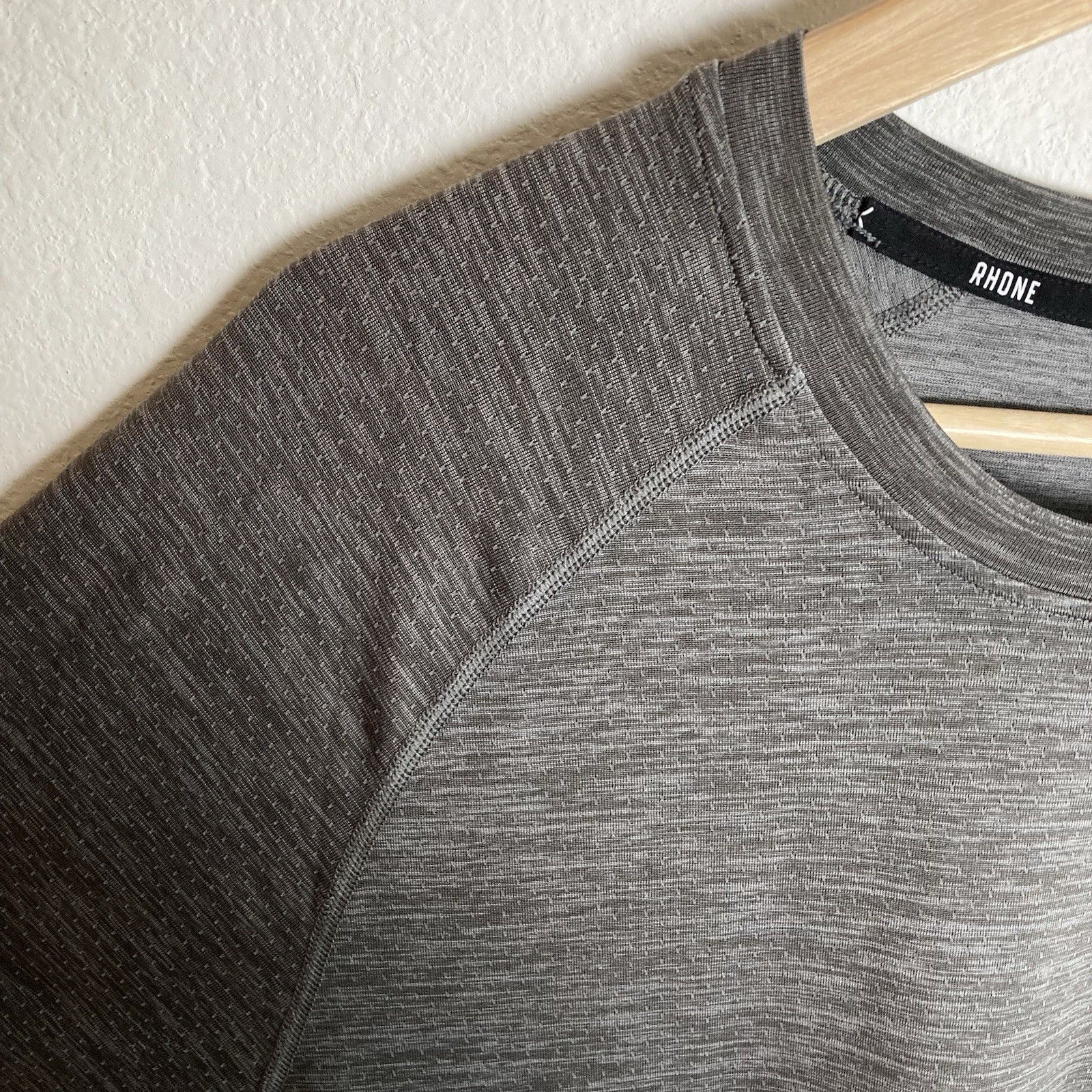 Rhone Reign Tech T-Shirt Mens M Gray Short Sleeve Workout Athletic Performance