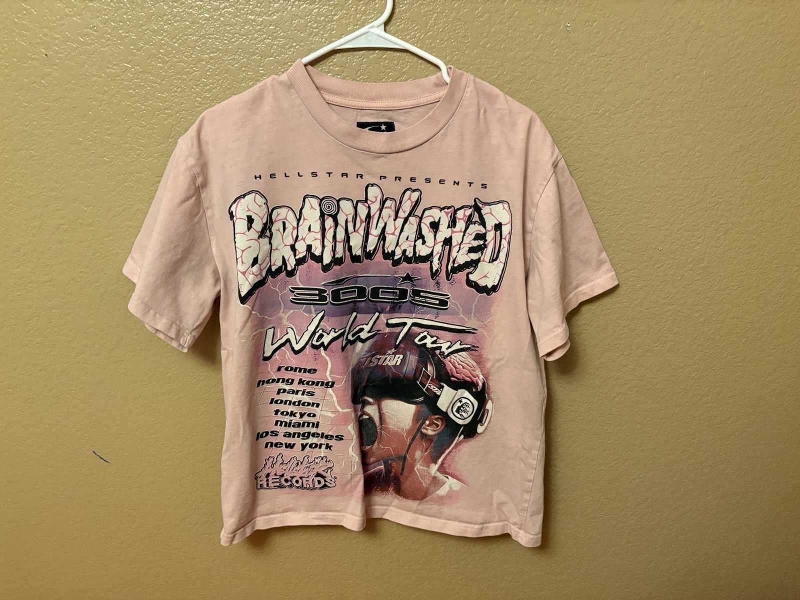 Hellstar Brainwashed 3005 World Tour Pink Graphic Men’s Crew Tee Size S
