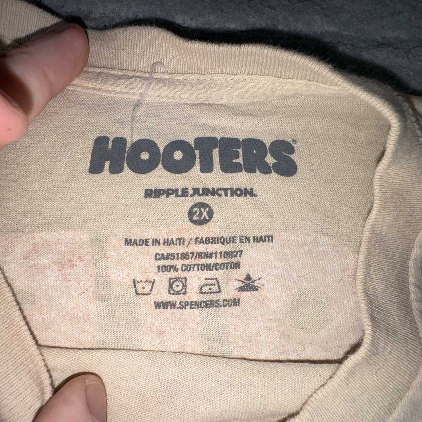 Hooters Country Club Graphic T-Shirt Mens 2XL Beige Golf Cotton Tee