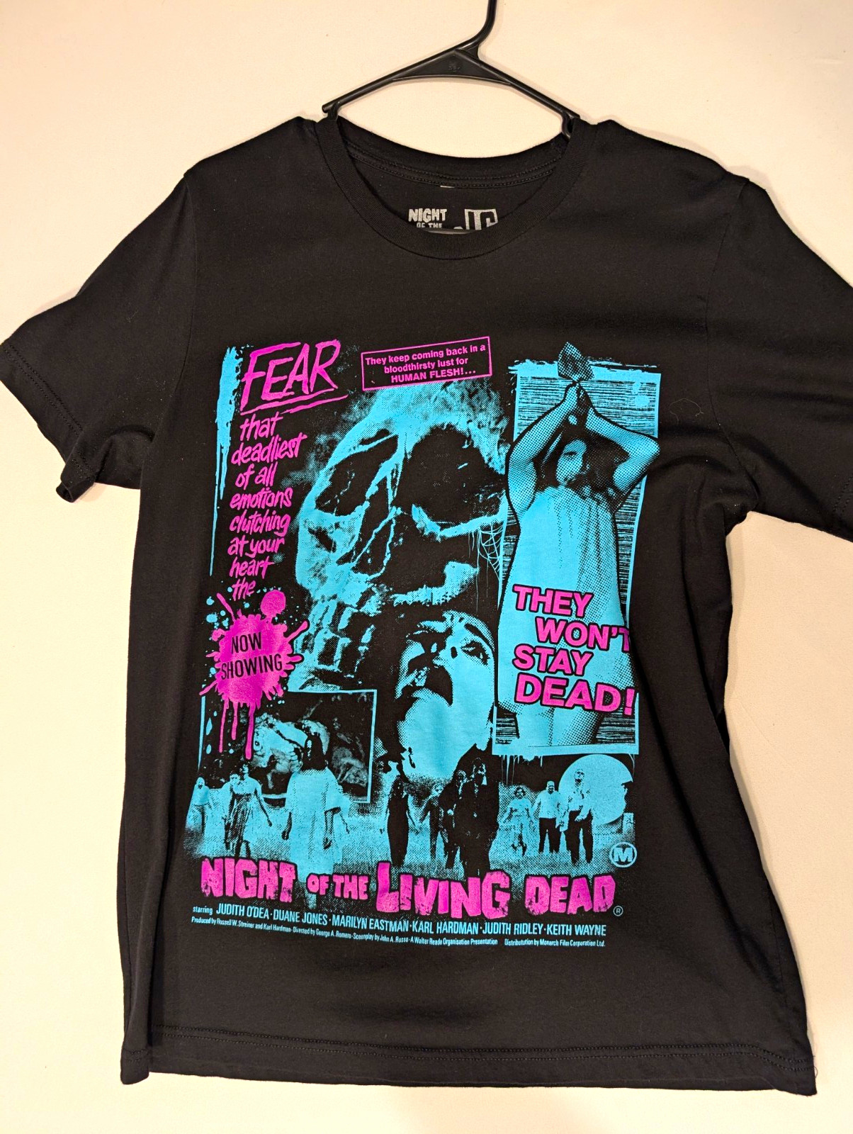 Terror Threads Night of the Living Dead Men’s Black Graphic Tee L Crew Neck