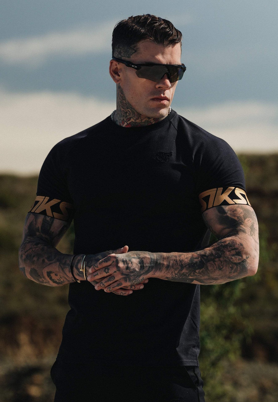 SikSilk Men’s Short Sleeved Muscle Fit Crew Neck Dynamic T-Shirt Tee Black