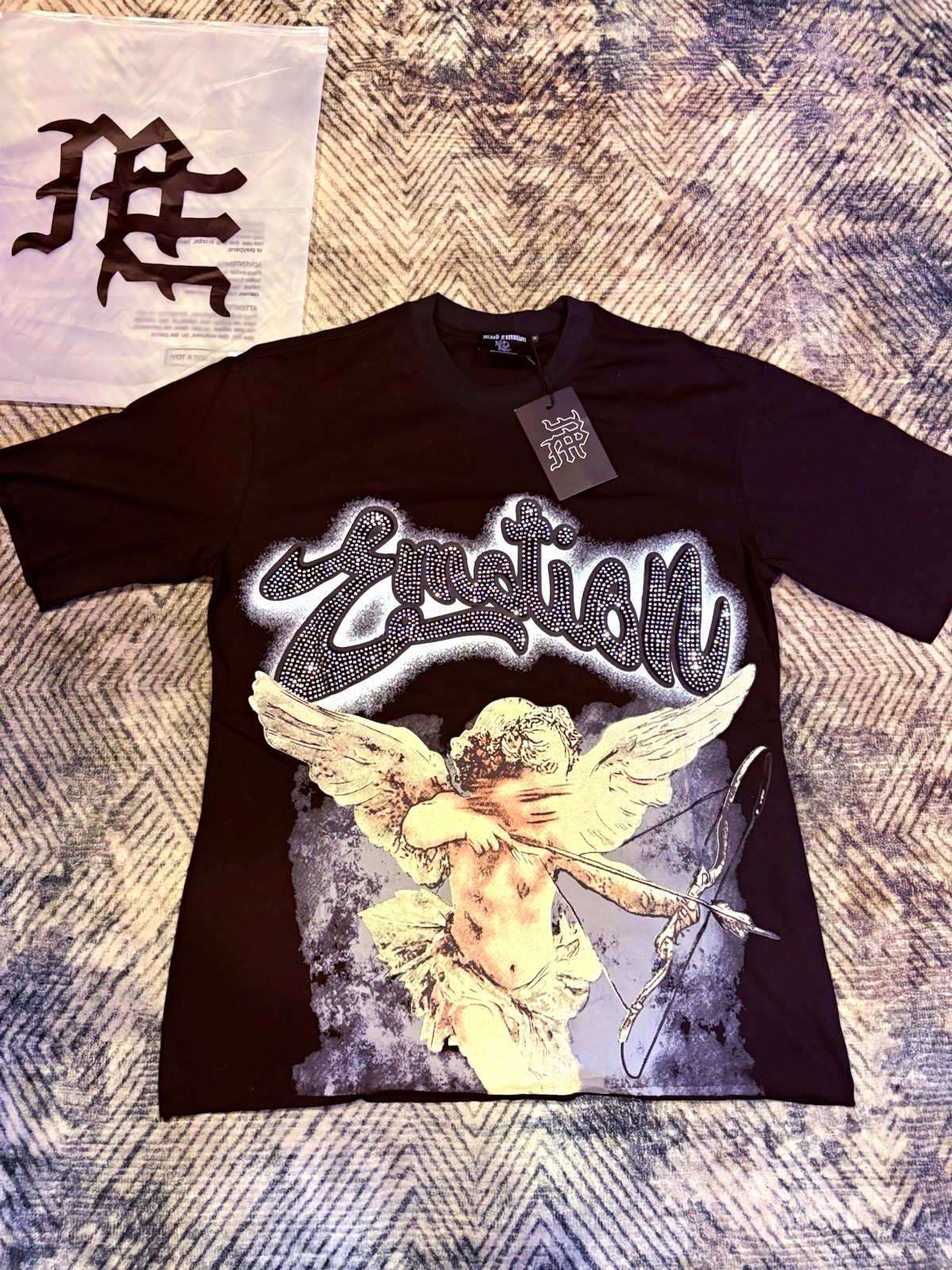 Mixed Emotion Men’s Black Rhinestone Angel Graphic Crew Neck Tee Shirt Size M