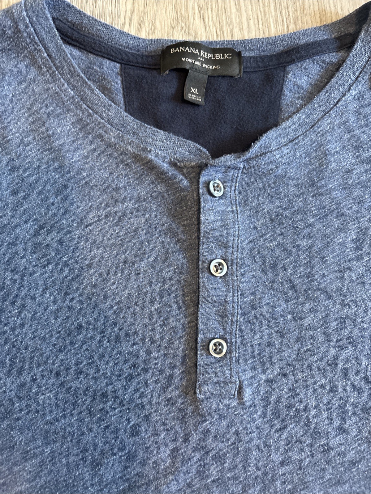 Banana Republic Men’s Indigo Heather Henley T-Shirt Size XL Moisture Wicking