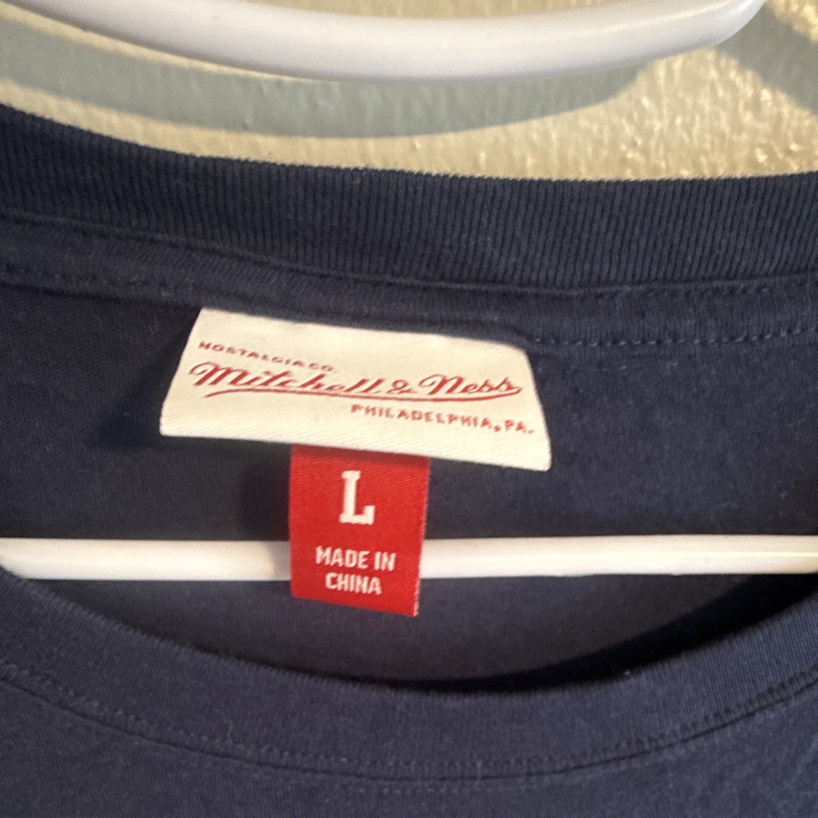 Mitchell & Ness Men’s NBA Navy/Green Colorblock Logo Crew Neck T-Shirt L