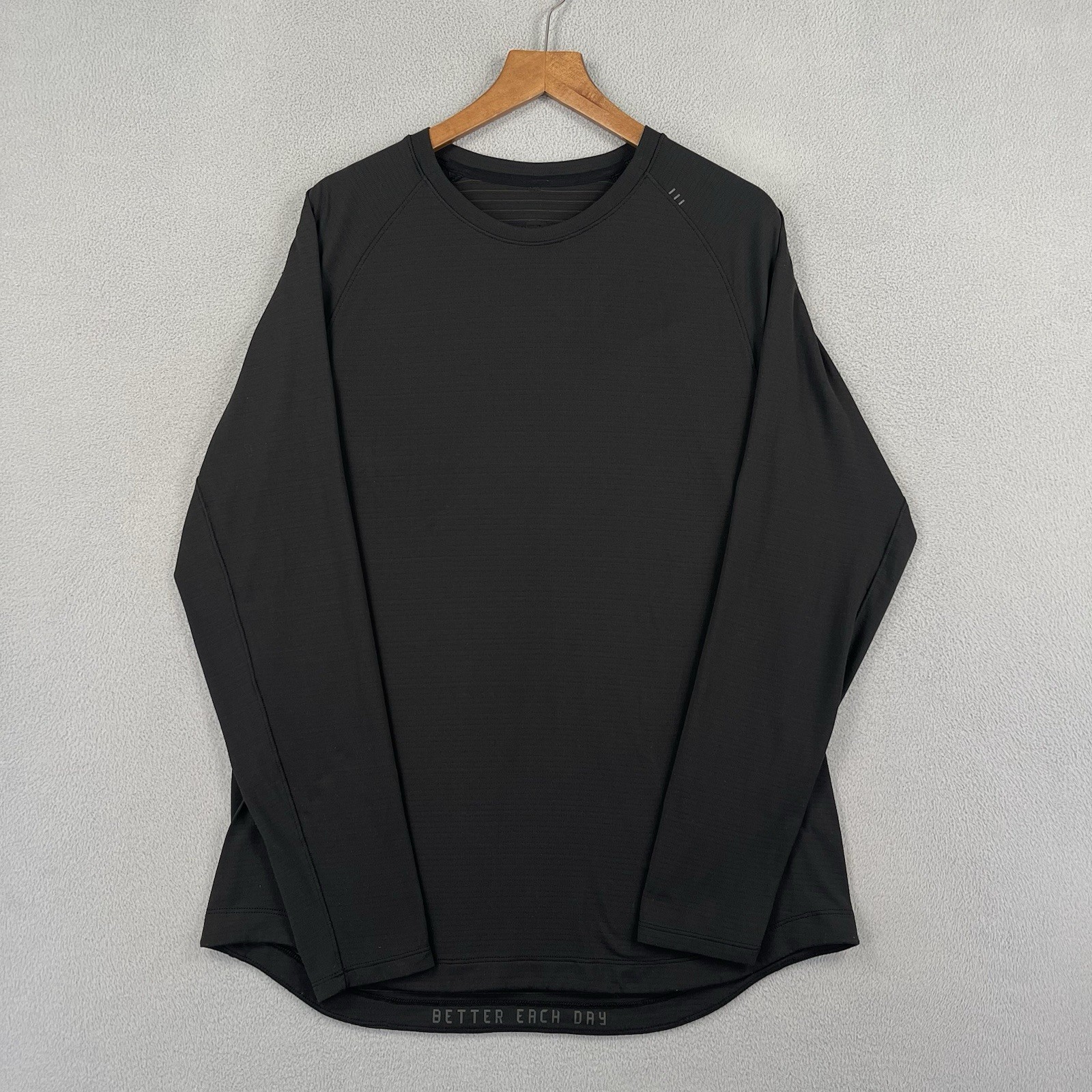 Lululemon Shirt Mens Large Black Long Sleeve Lightweight Athleisure Logo Stretch