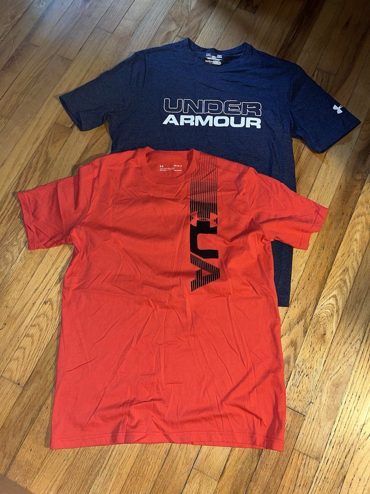 Mens 2 Under Armor Red & Navy blue T-Shirts Heat Gear Loose Size M EUC