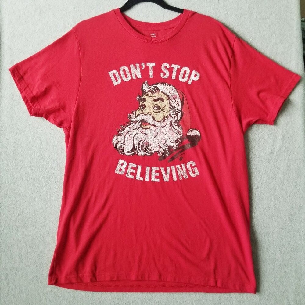 Holiday Time Mens “Don’t Stop Believing” Santa T-shirt Tee Christmas Party Sz XL