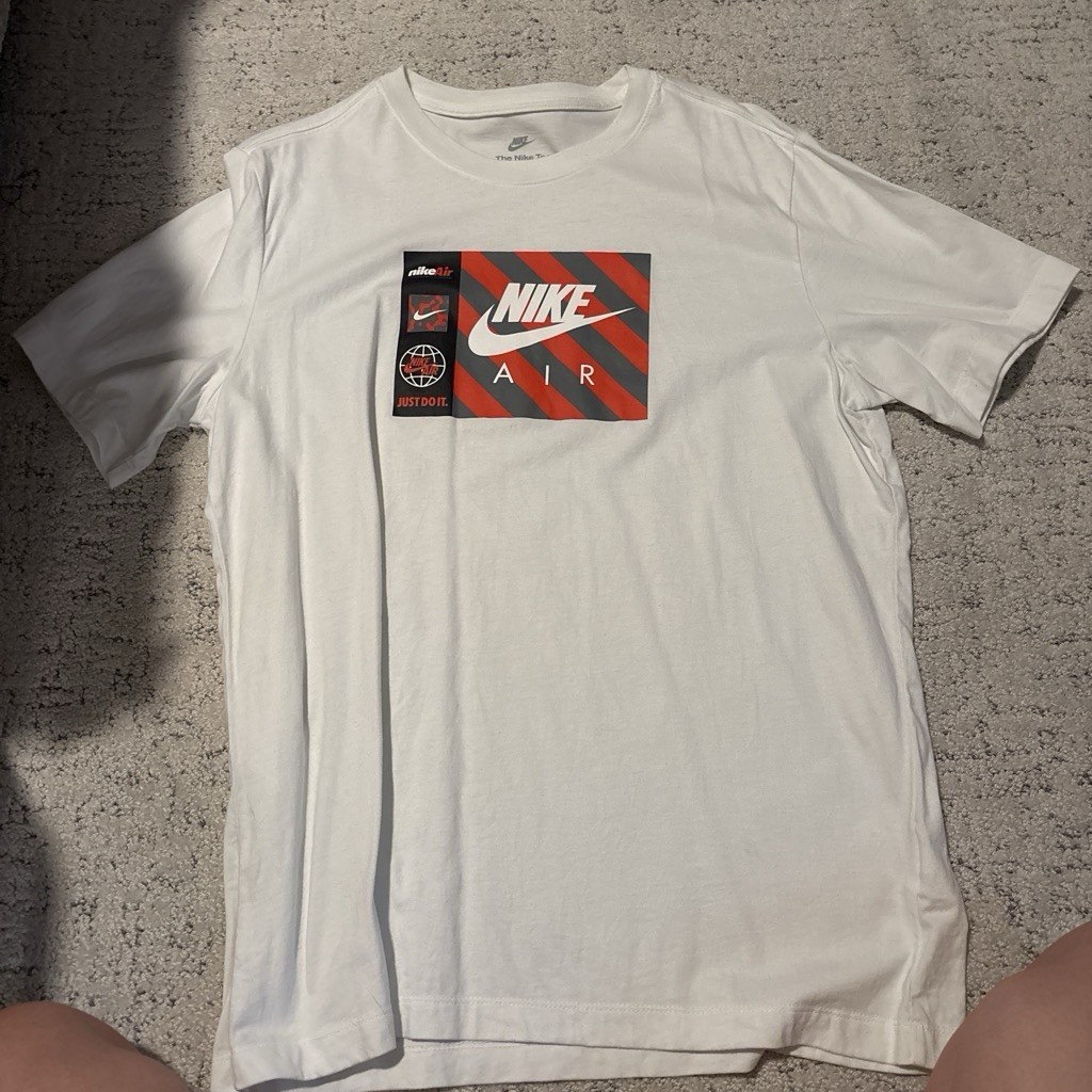Nike Air The Nike Tee Men’s L White Short Sleeve Crew Graphic Logo Tee