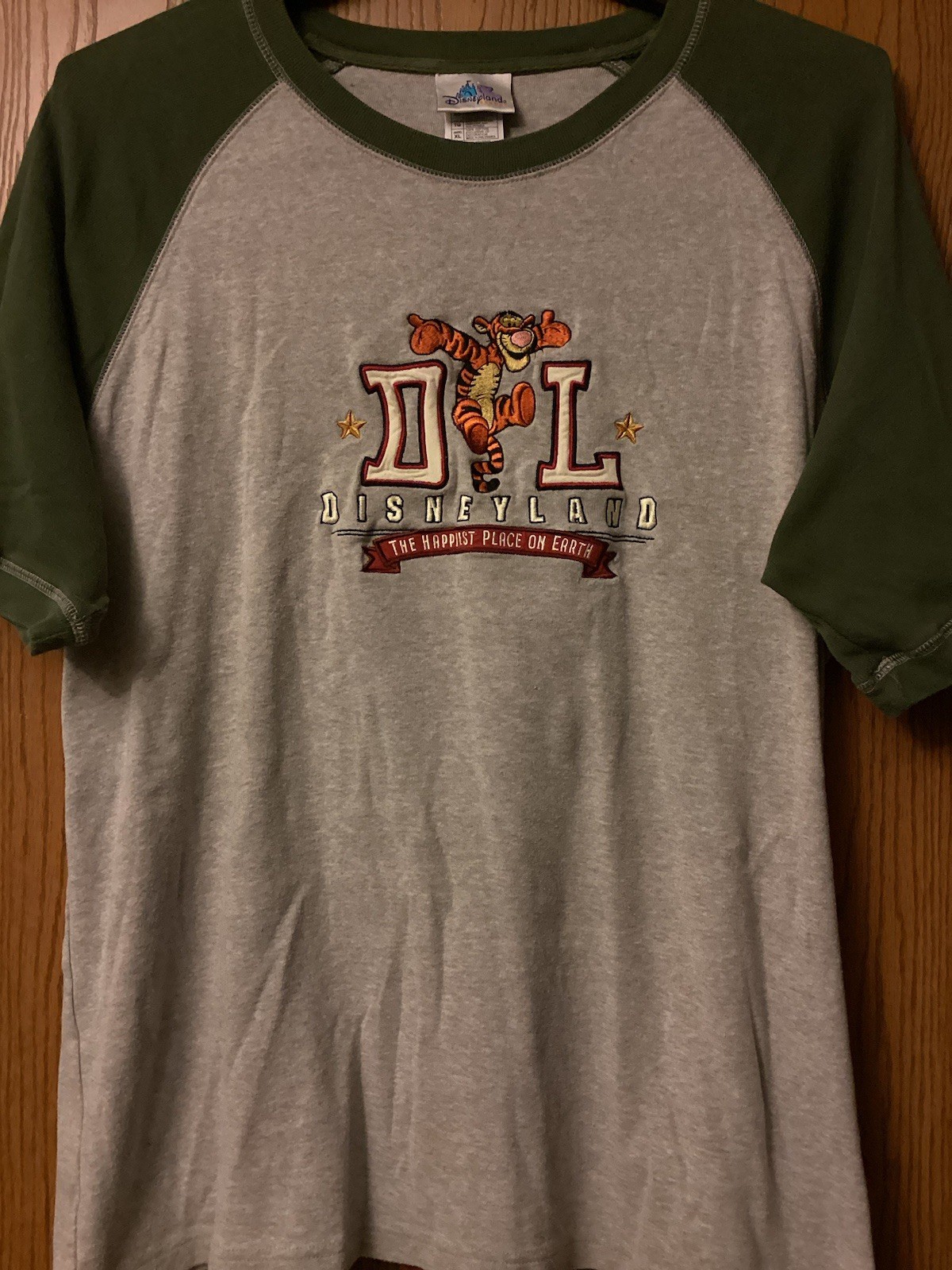 Disneyland – “The Happiest Place On Earth” – Gray Ringer/XL/Embroidered Tigger