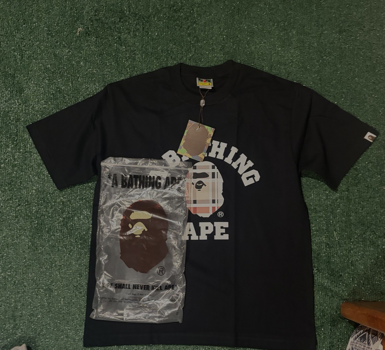 A Bathing Ape BAPE Men’s Black Graphic Logo Ape Head T-Shirt Crew Neck M