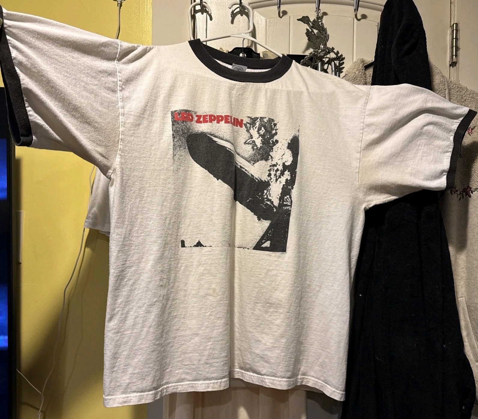 Vtg 2003 LED ZEPPELIN Blimp Tshirt Myth Gem Ltd Rock & Roll Concert Sz XL