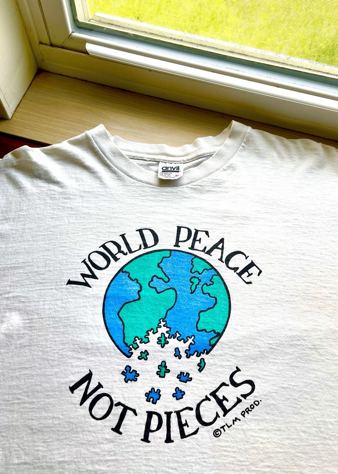 Vintage 1990’s World Peace Not Pieces Big Graphic Earth Peace Shirt