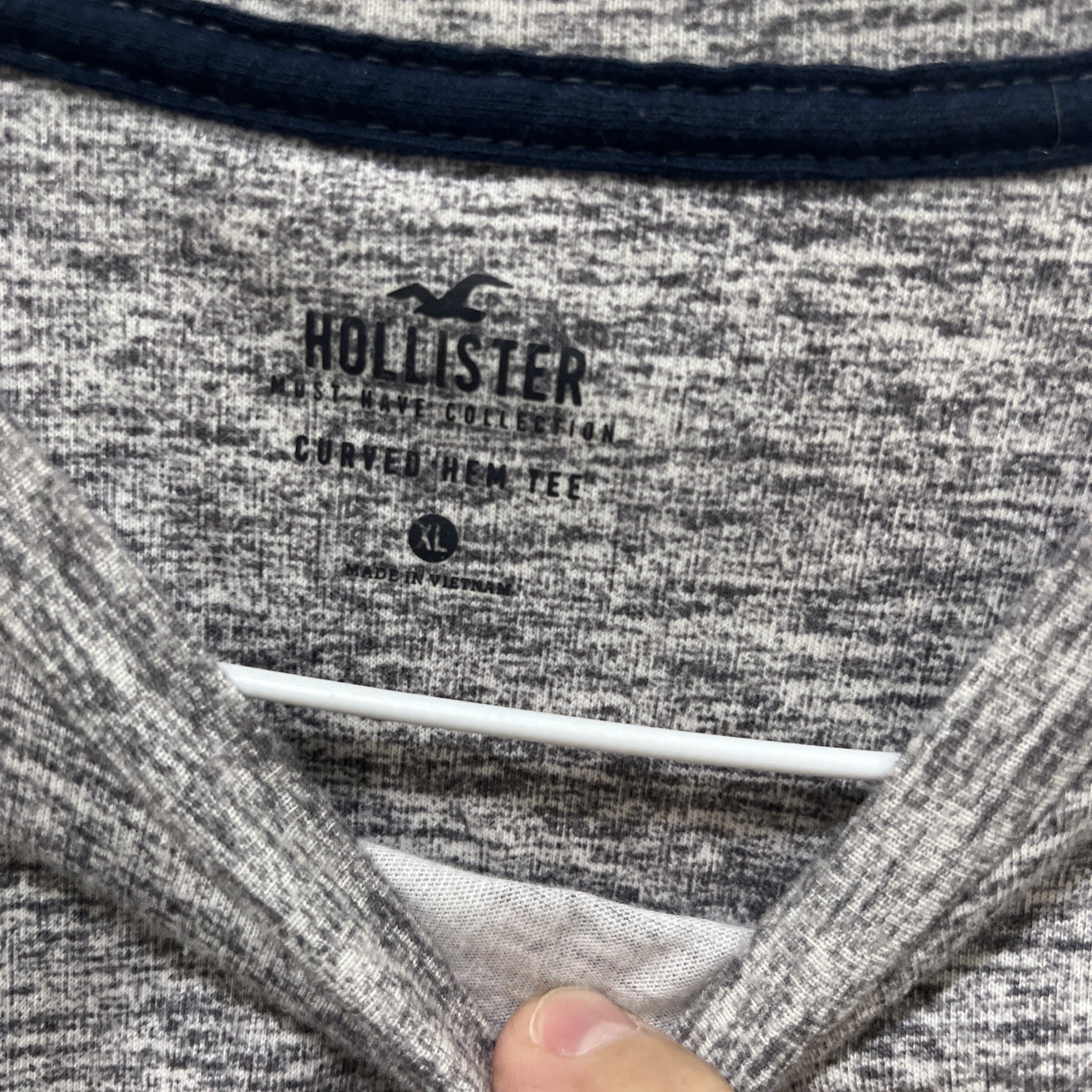Hollister Men’s Curved Hem Short Sleeve Tee Heather Gray Black Logo Size XL