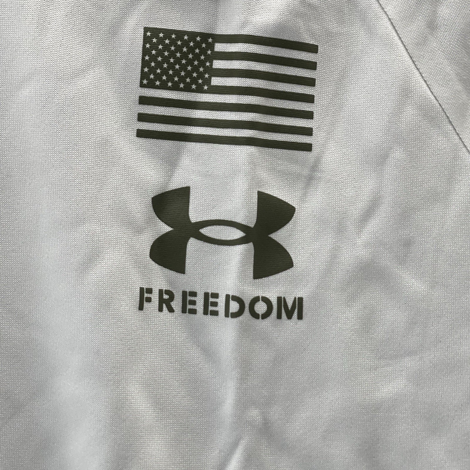 Under Armour Freedom Tech Mens XL White Long Sleeve Shirt