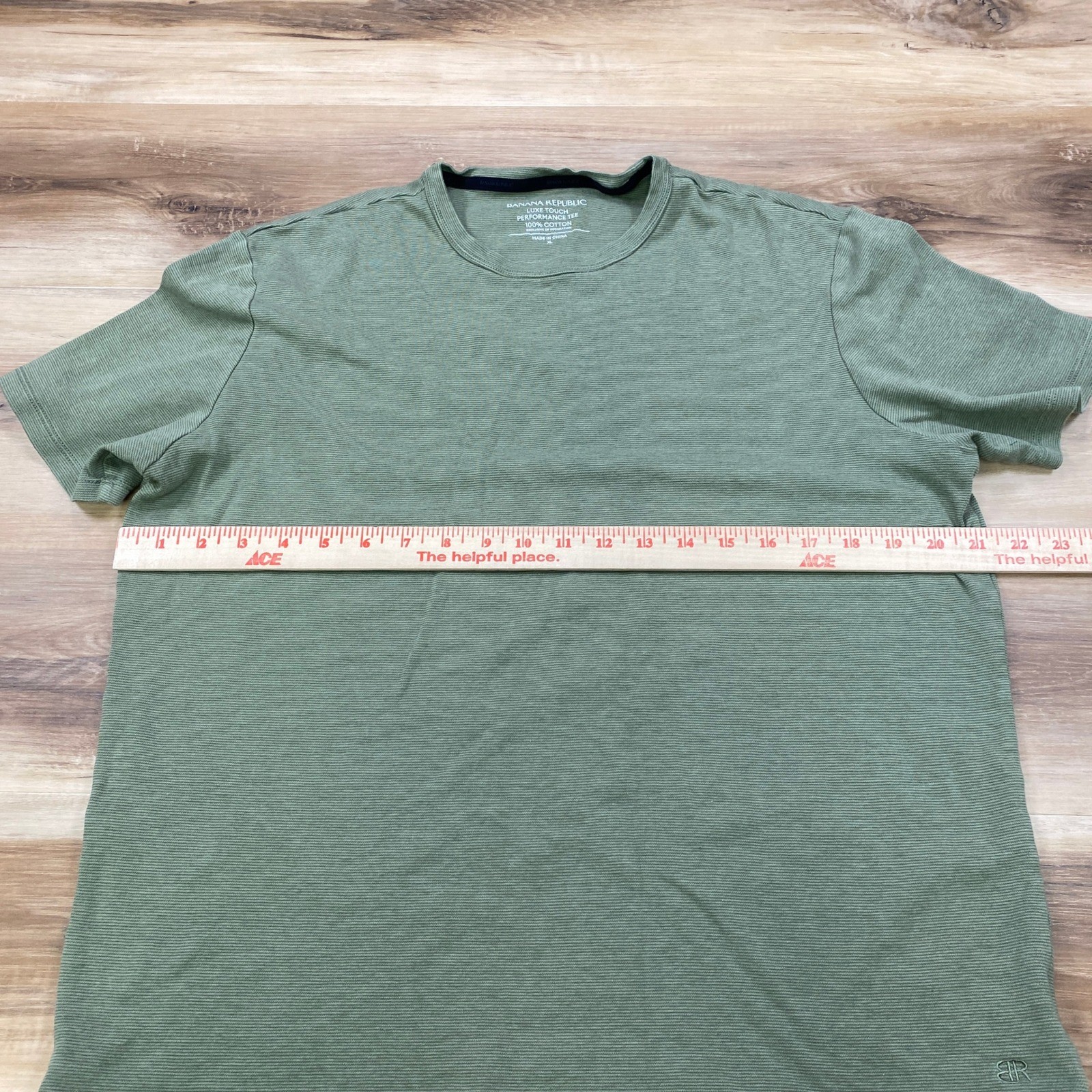 Banana Republic Tee Mens XL Luxe Touch 100% Cotton Classic Green Quiet Luxury