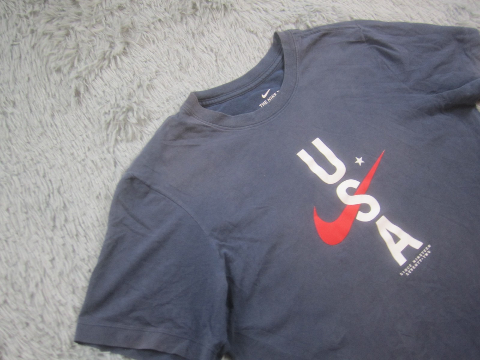 The Nike Tee Mens Medium Shirt Short Sleeve Blue Dri-Fit Crew Neck USA