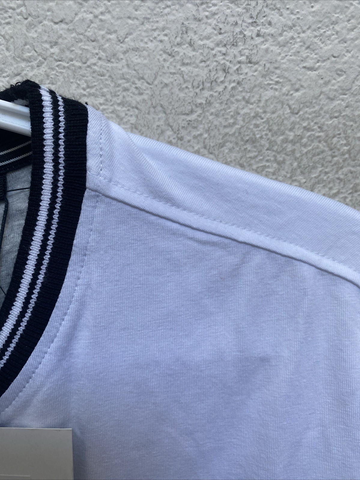 NEW DKNY Men’s T-Shirt Short Sleeve Crew Neck White Gray Large NWT $49.50