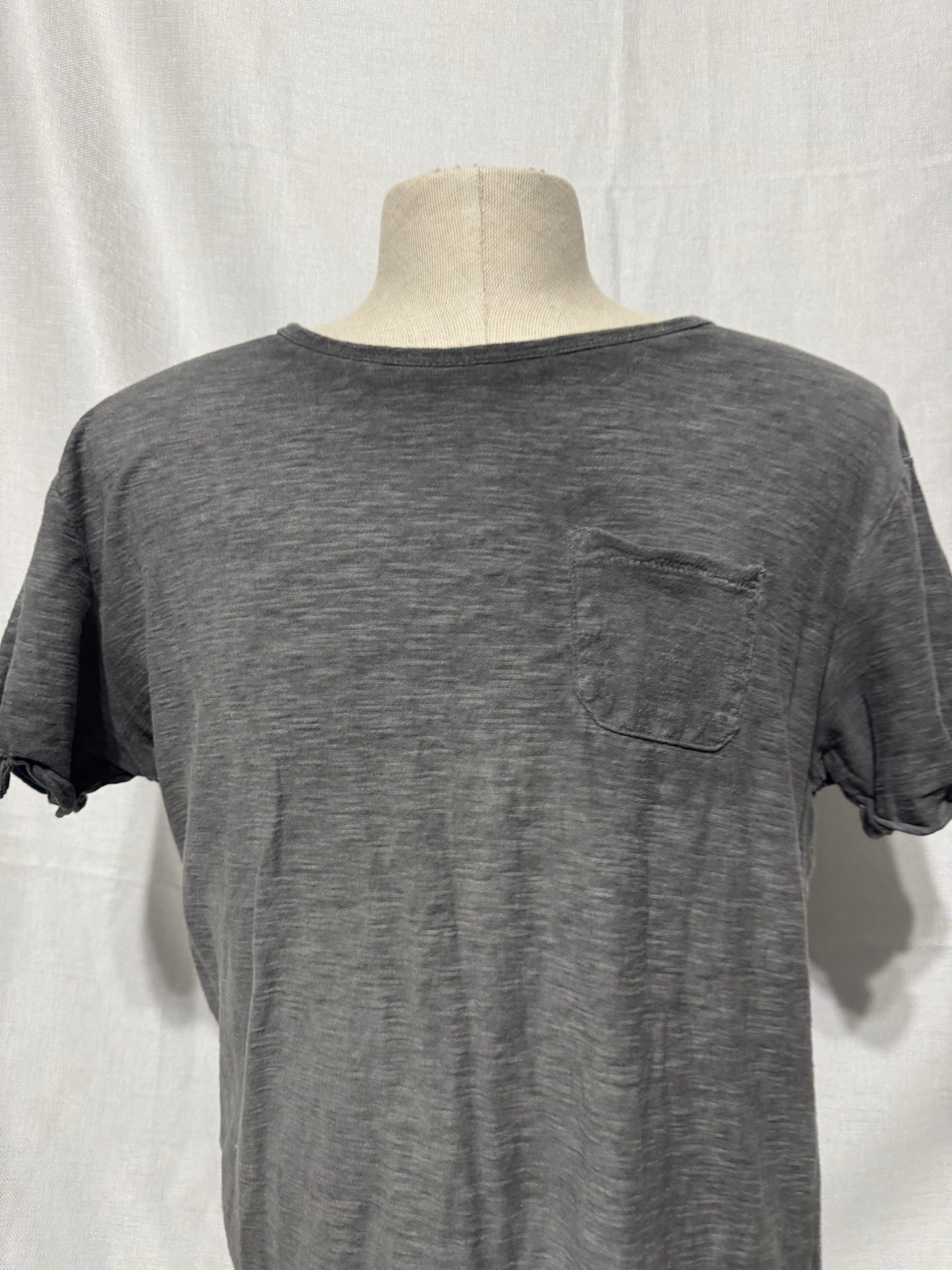 Carbon Tshirt Distressed Gray Longer Length Chest Pocket Men’s Medium