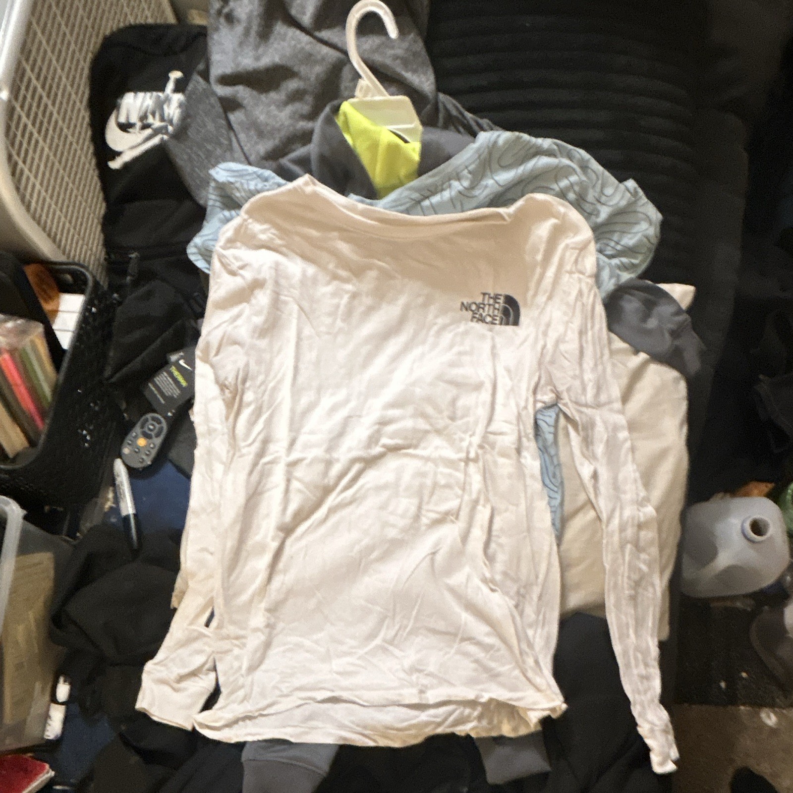 The North Face Men’s S Regular White Long Sleeve Graphic Print Logo T-Shirt