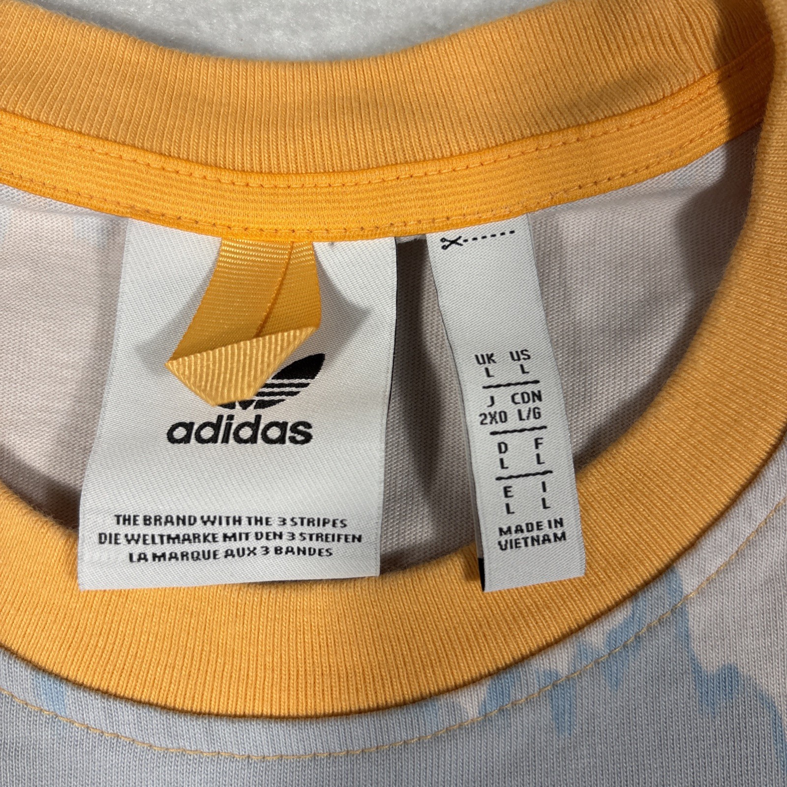 Adidas Men’s Adventure Chameleon Logo Shirt Size Large in Multi-Colors
