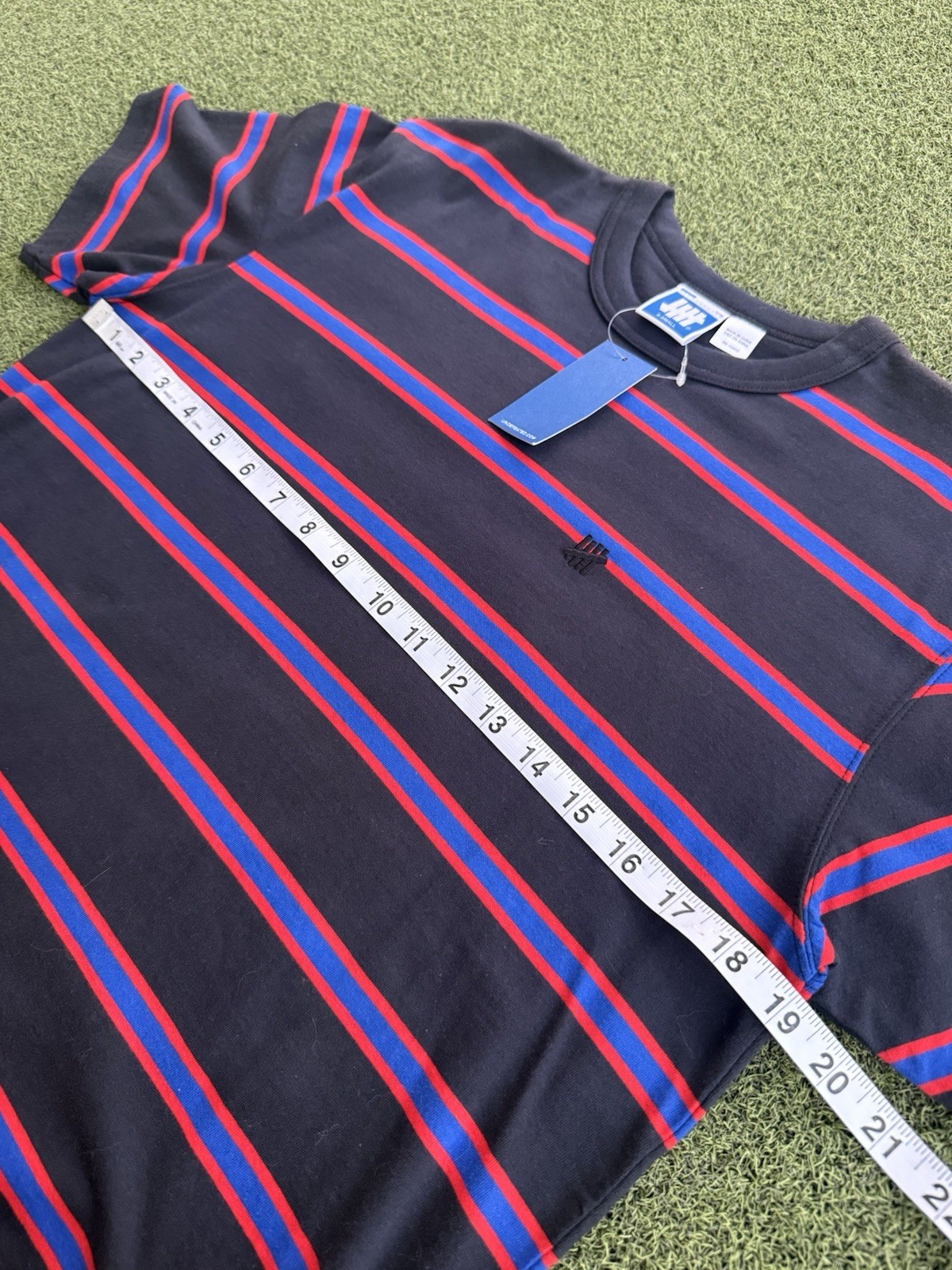 MODERN DESIGNER LUXURY PINSTRIPED SKATER STREETWEAR UNDEFEATED Y2K TEE