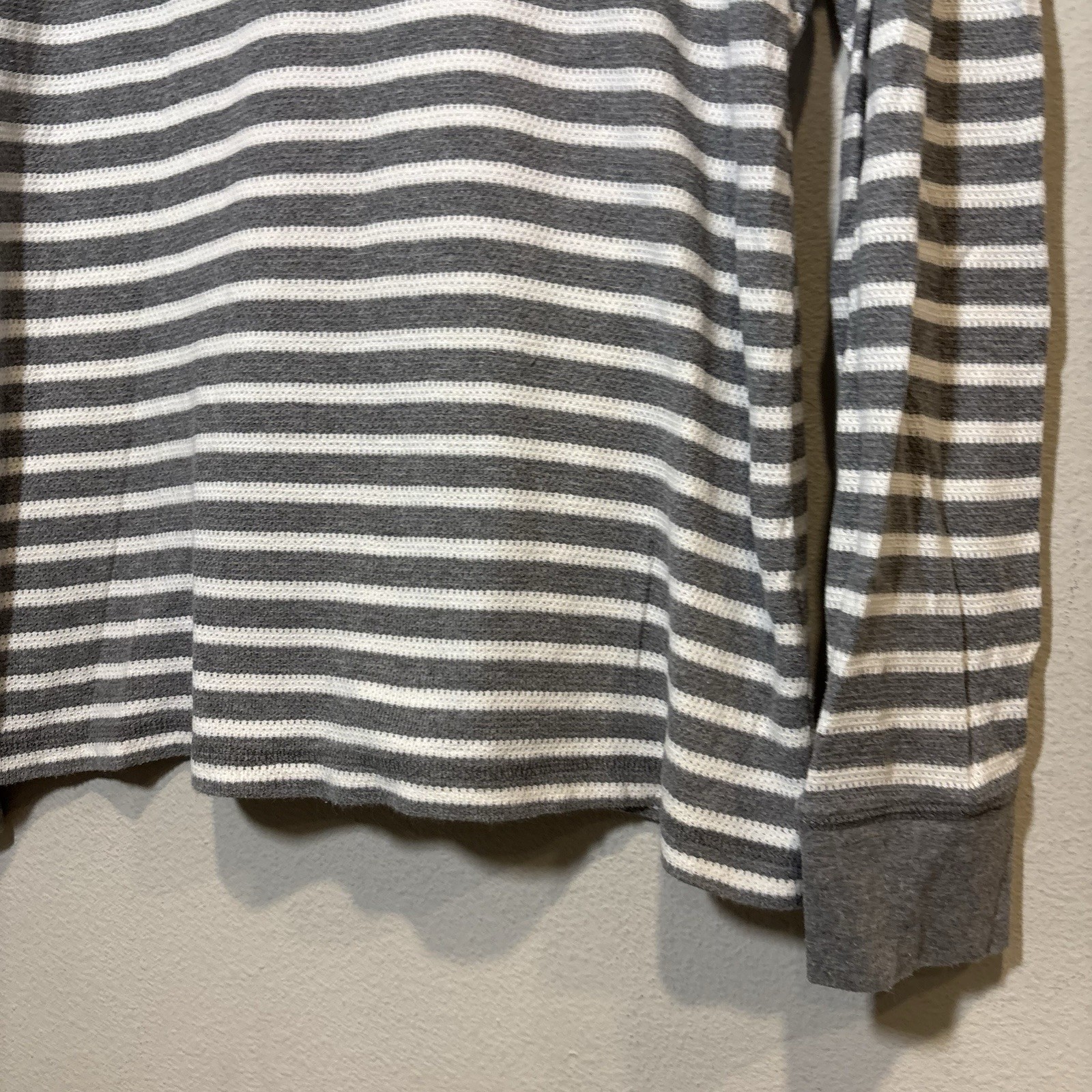 Mens Old Navy Rib Knit Shirt Size Large L/S Cotton Gray White Preppy Casual Y2K
