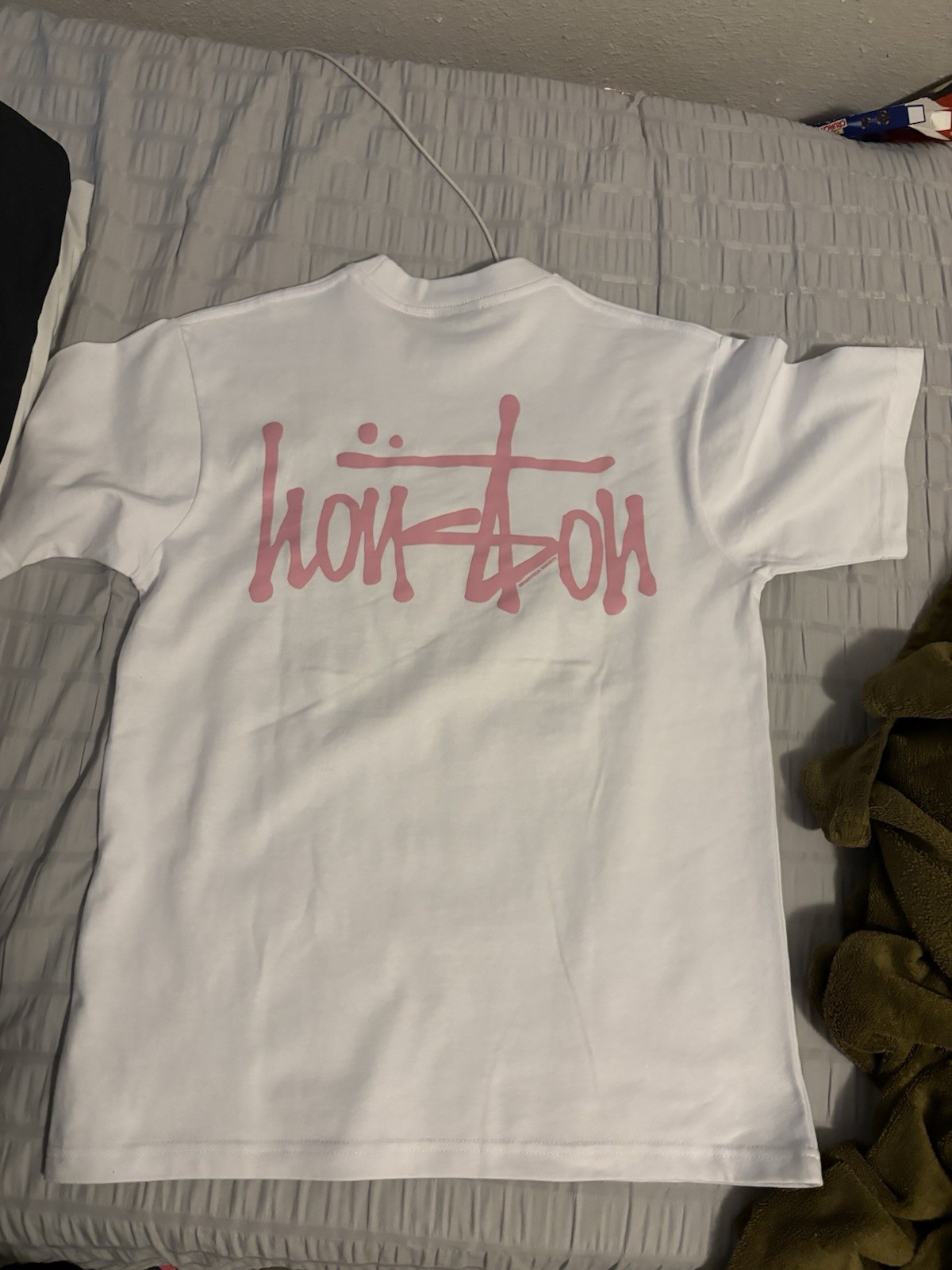 Men’s S White Crew Neck Short Sleeve T-Shirt Pink Logo Graphic