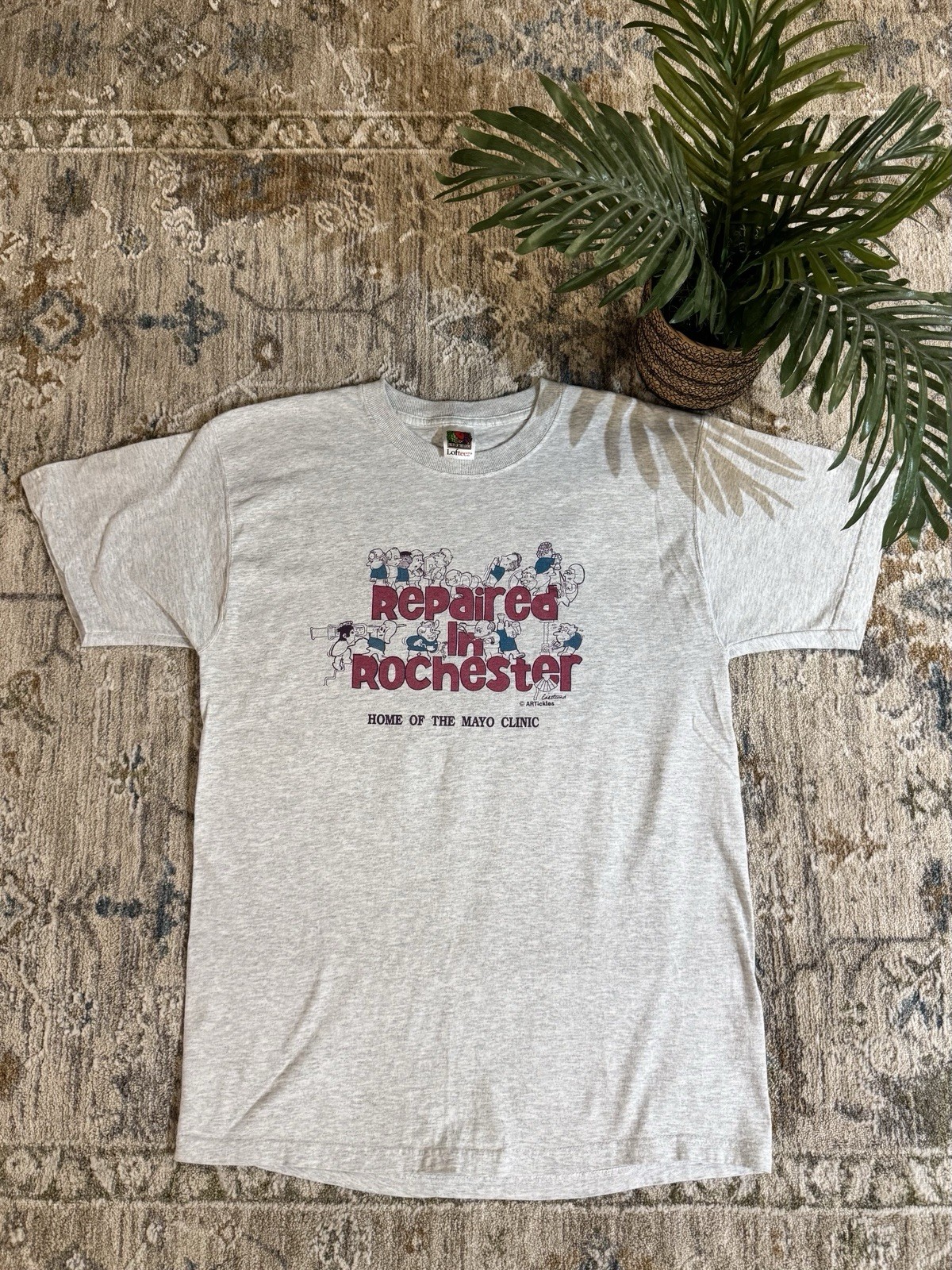 Vintage Fruit of the Loom Lofteeze Gray Cartoon Graphic Tee Men’s M Cotton Crew