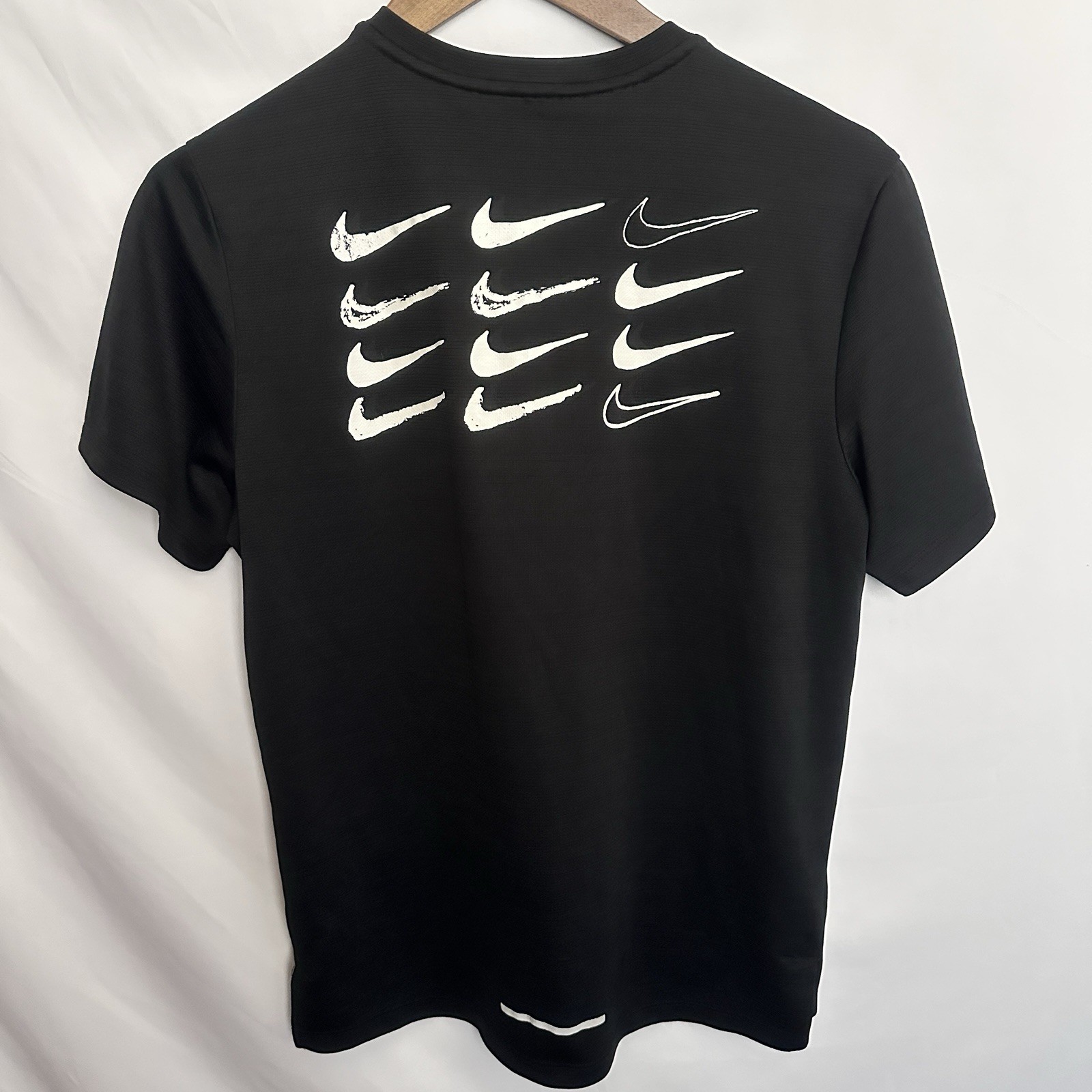 Nike Dri-FIT Running Shirt Mens M Black Reflective Swoosh Graphic