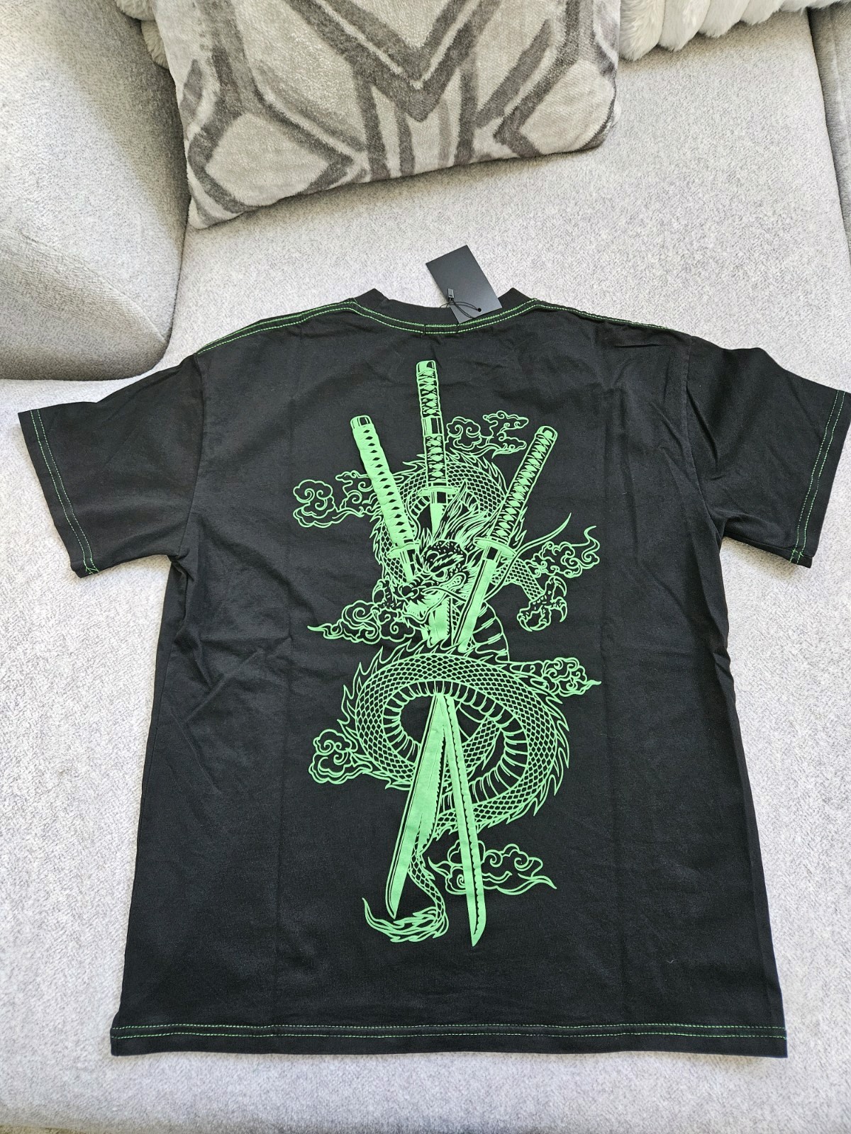 Invicta Kuru – One Piece Zoro Graphic Katana Shirt Black Medium Size