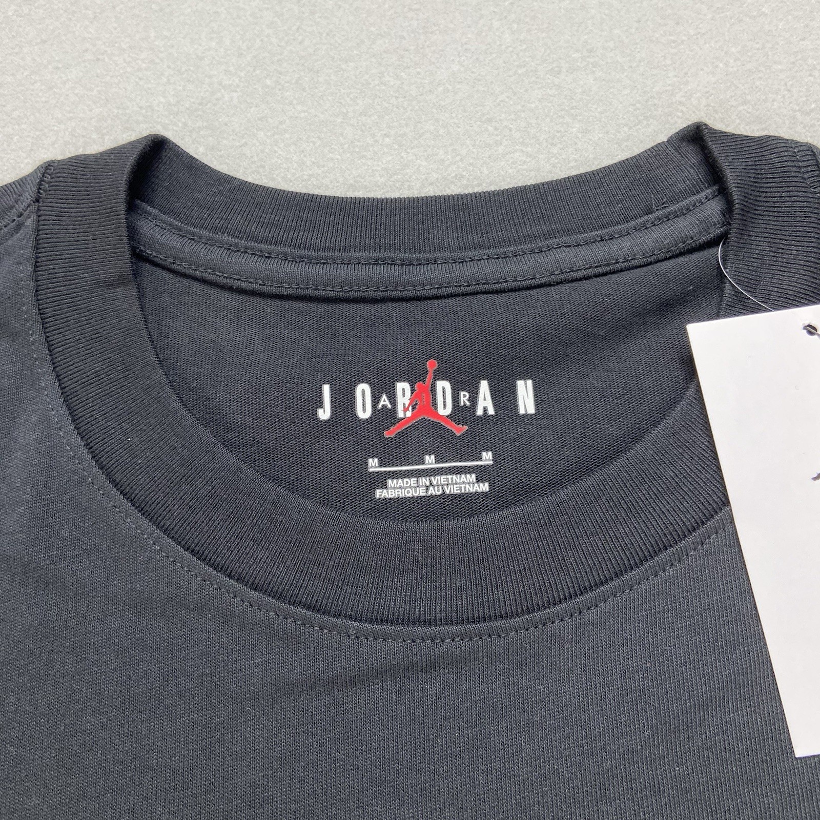 HJ2326-010 Nike Air Jordan Men’s AJ1 High Chicago Sneaker Patch T-Shirt Size M