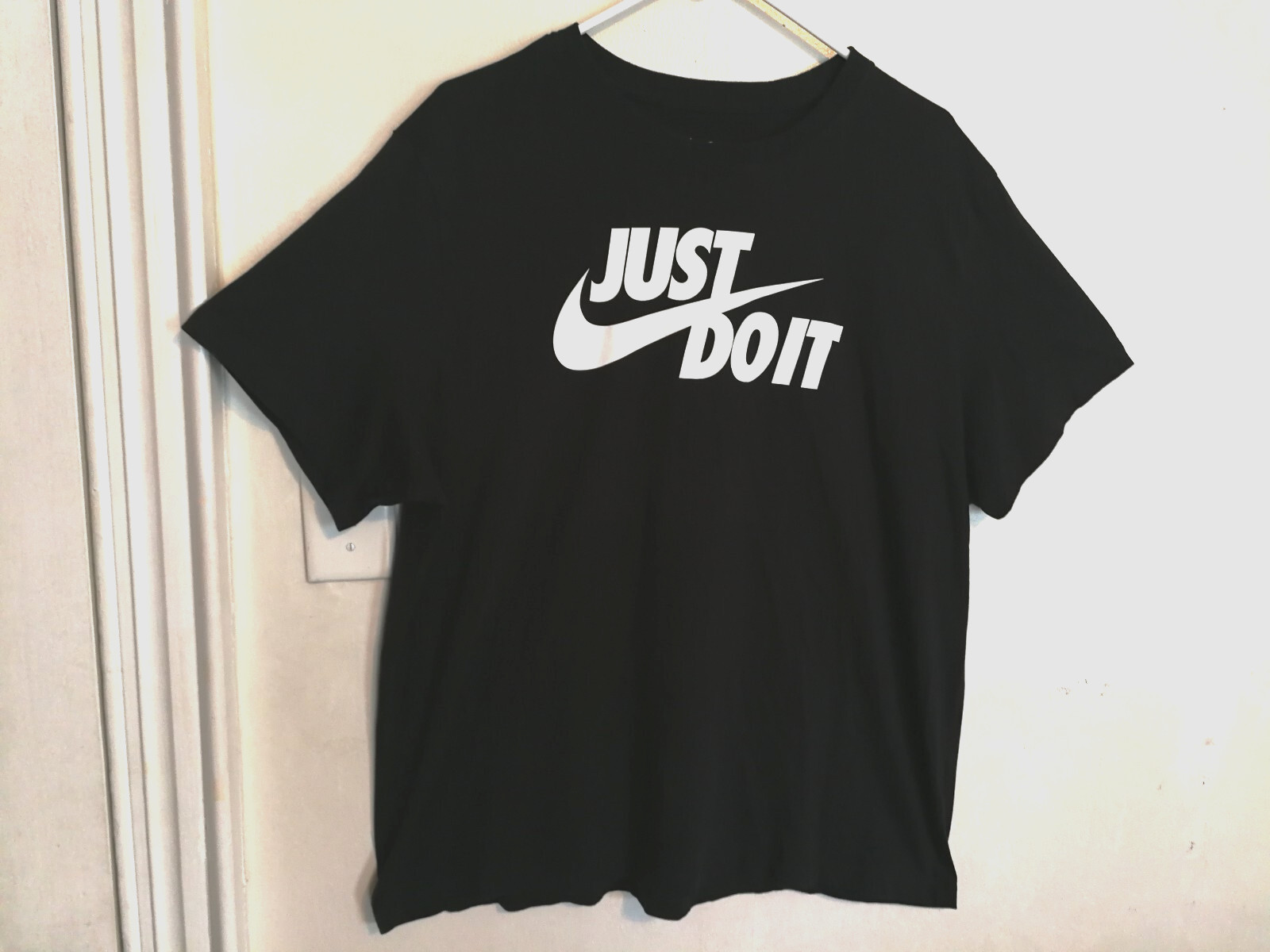 The Nike Tee Mens Shirt XXL Black Just Do It Swoosh Logo Short Sleeve Athletic