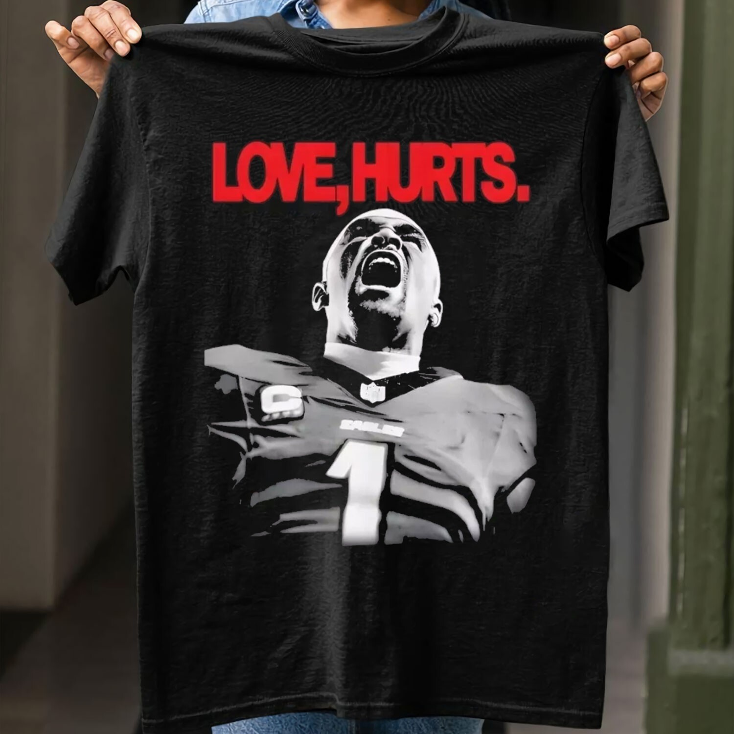 SALE 30% – Love Hurts Jalen Hurts T-Shirt All Size Gift Fans
