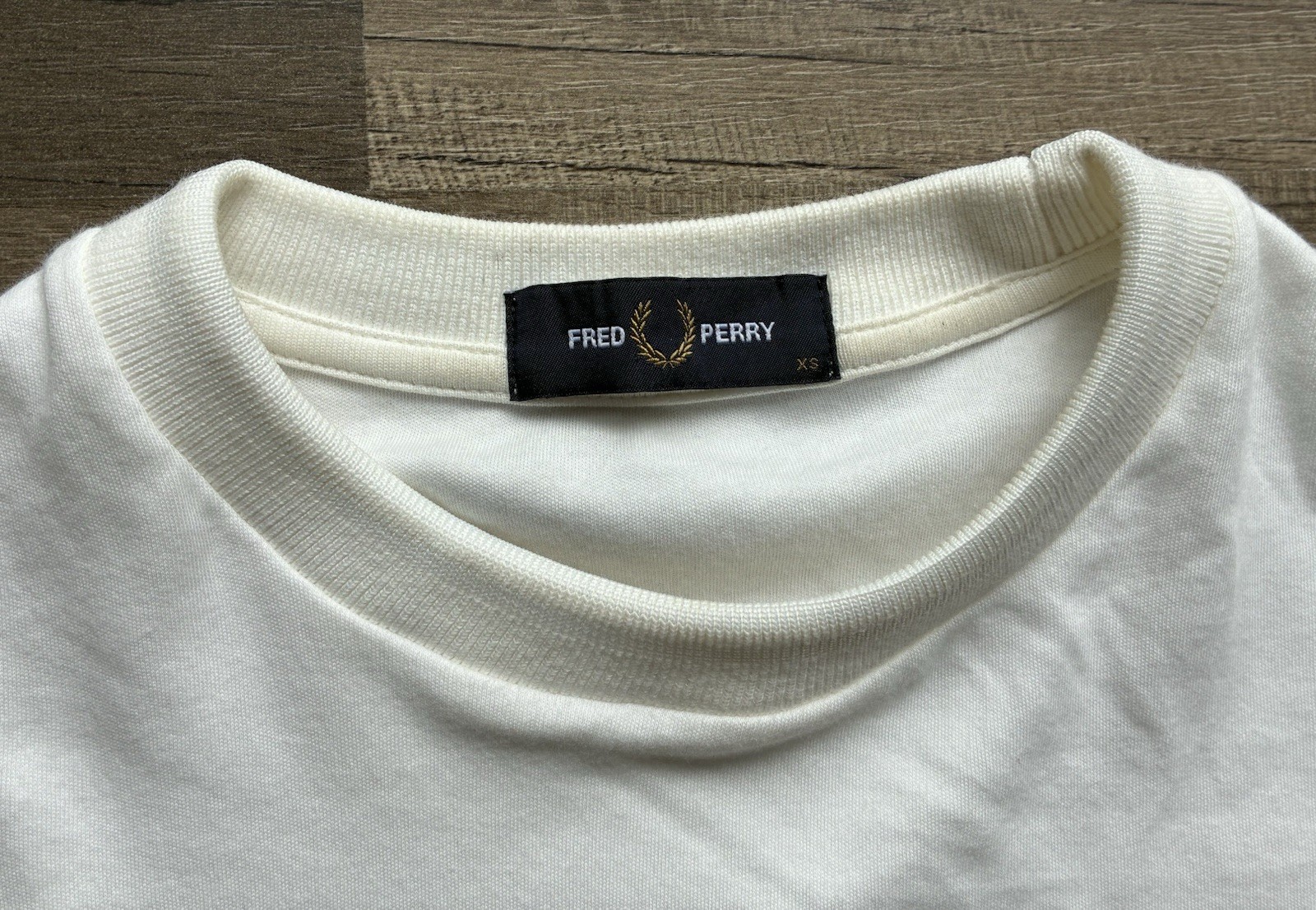 Fred Perry Laurel Graffic T-Shirt Men’s Sz XS Pristine EUC Ivory White