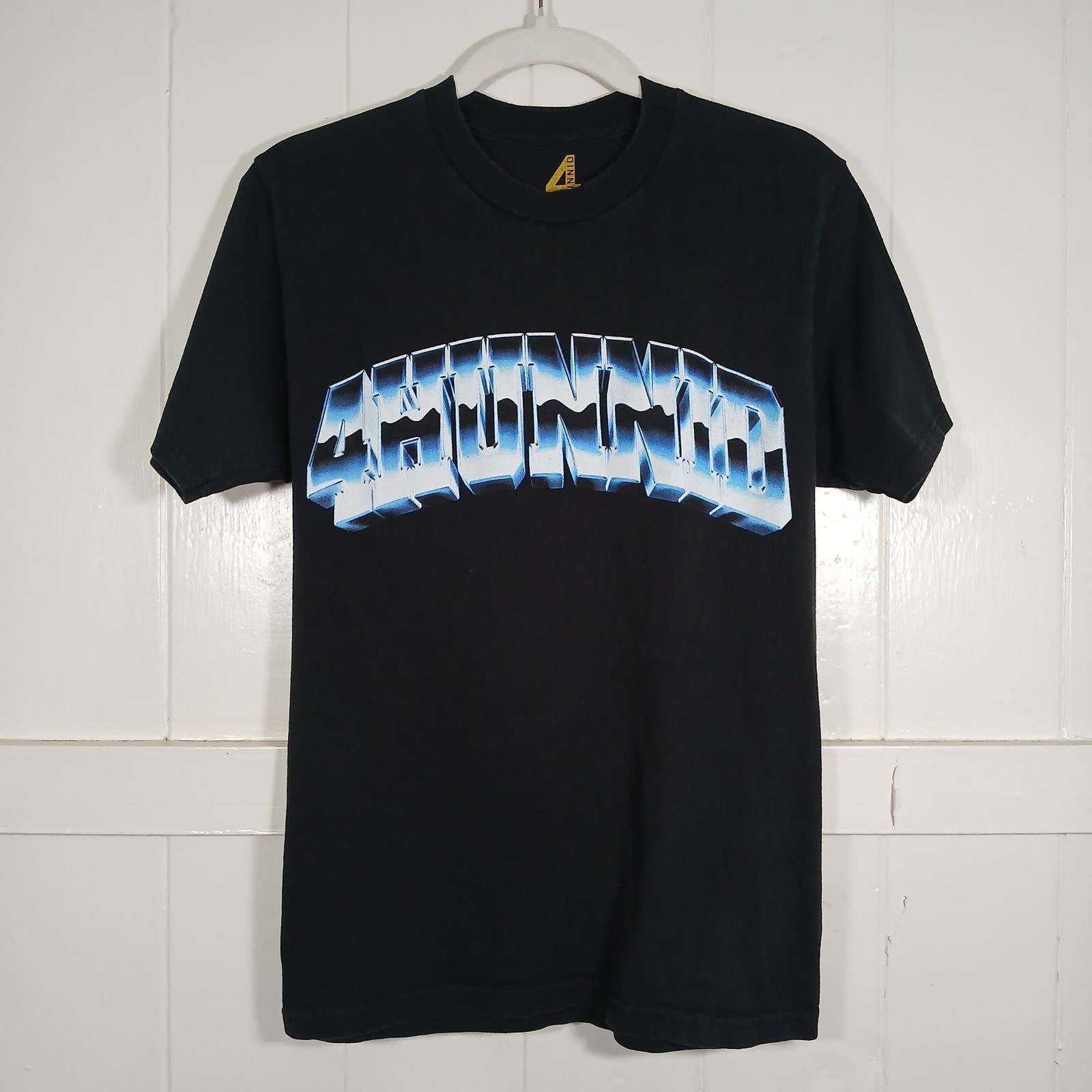 4Hunnid YG Mens Graphic T-Shirt Black Blue Arched Logo Streetwear Size Small