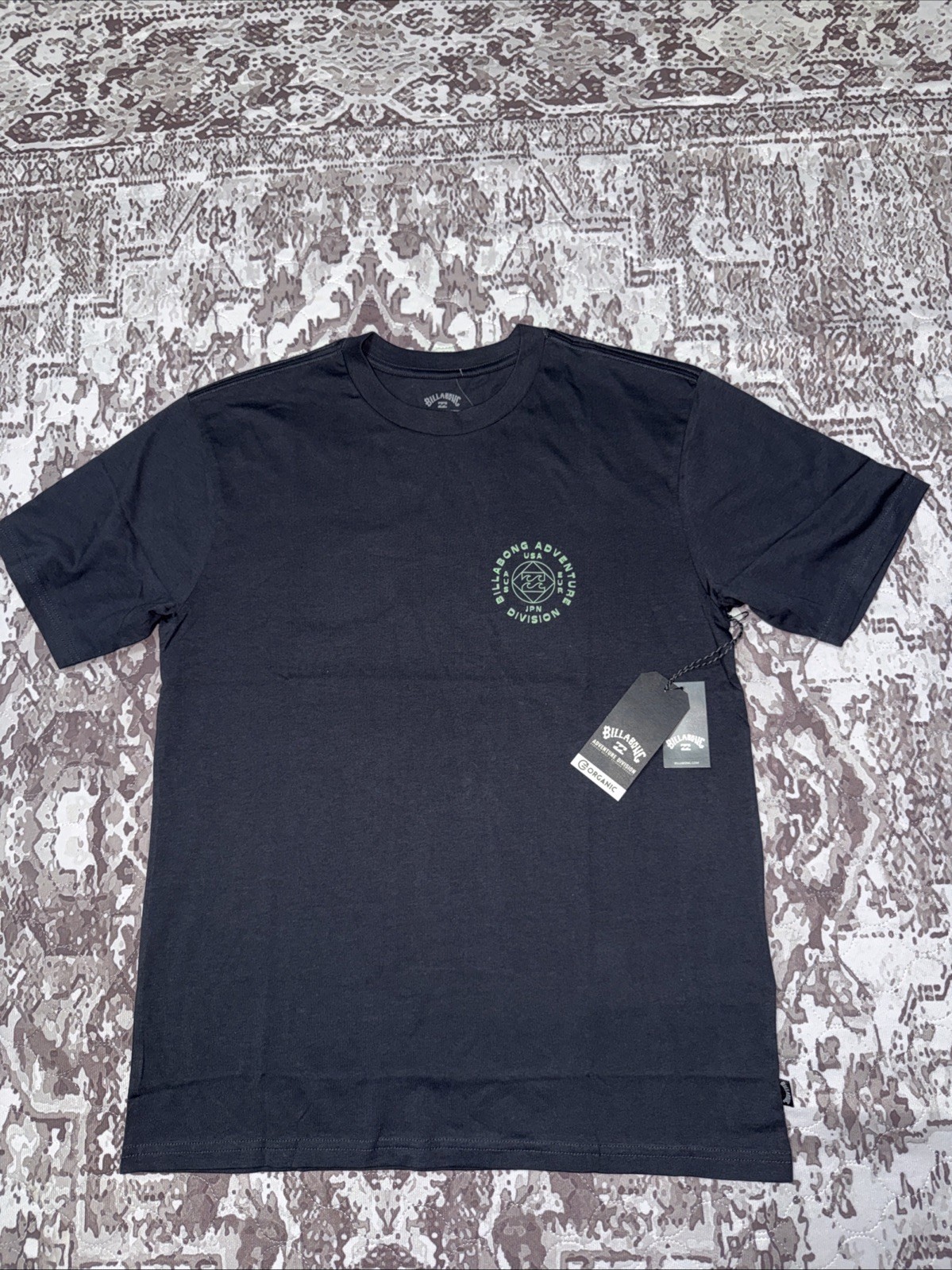 NWT Billabong Adventure Division Short Sleeve T-Shirt Black Men’s Size M. A6