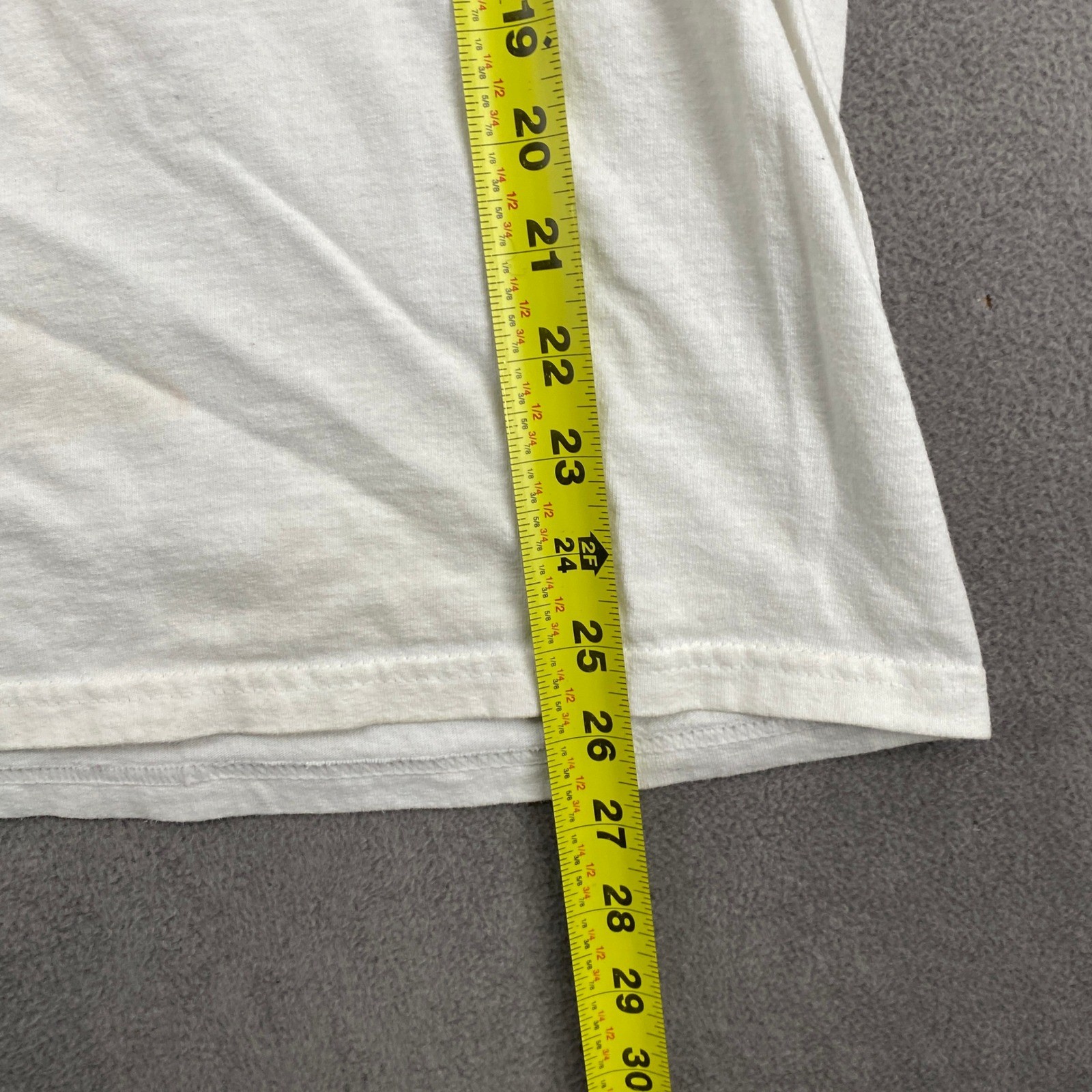 Gildan Ultra Cotton Avenues Baseball Graphic T-Shirt White Mens Medium