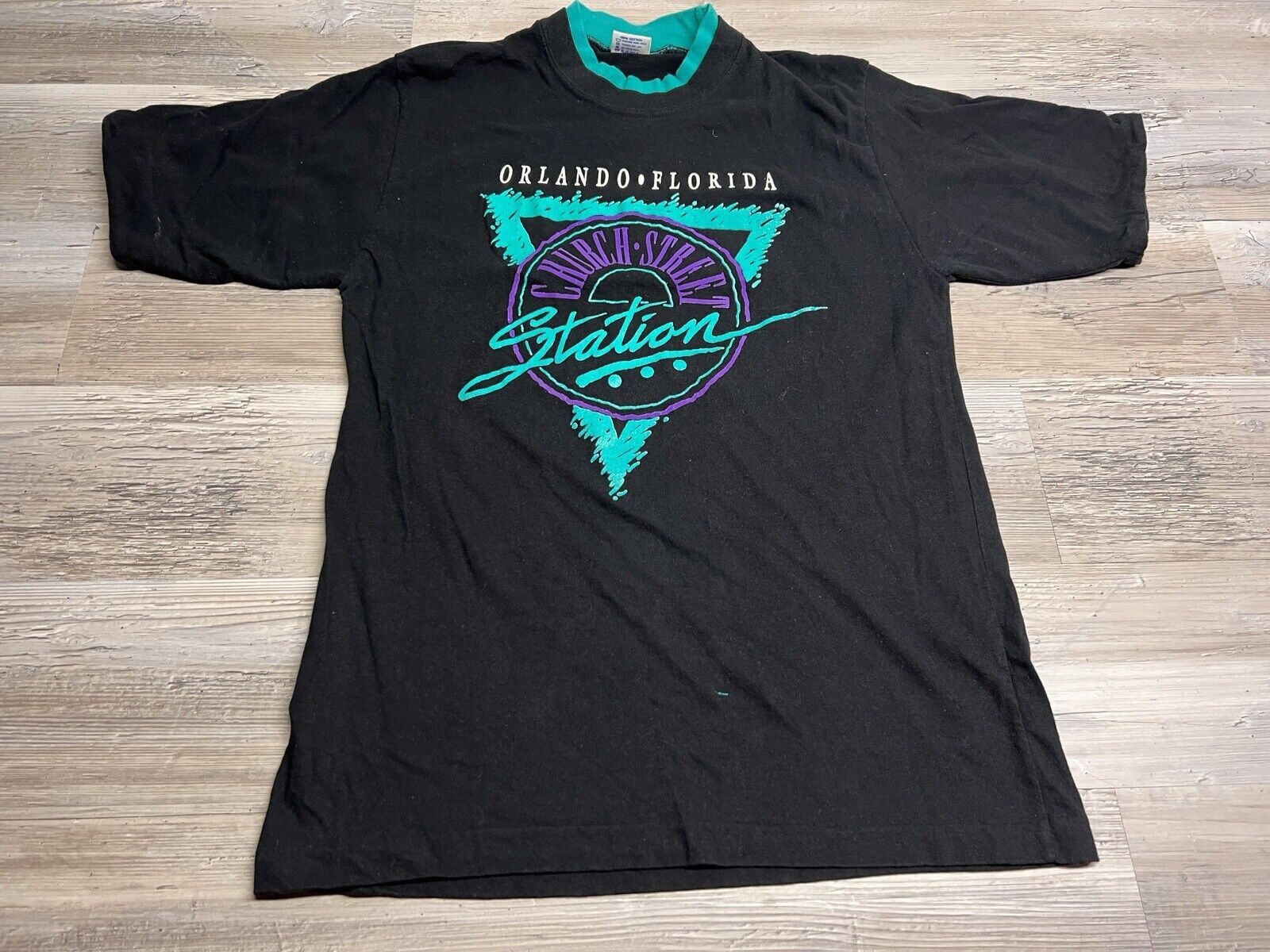 Vintage 90s Orlando L T-Shirt Neon Retro Church Street Station USA Double Collar