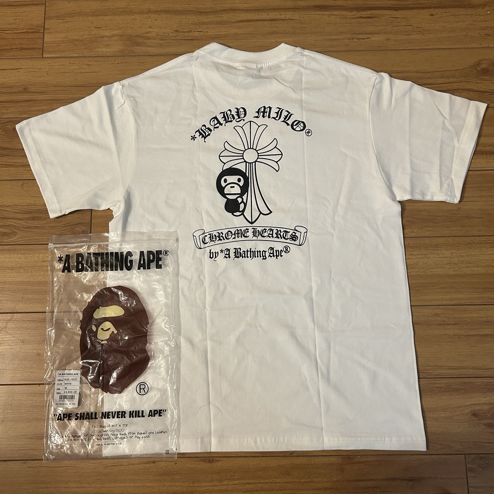 A Bathing Ape BAPE Men’s M White Graphic Logo Crew Neck Short Sleeve T-Shirt