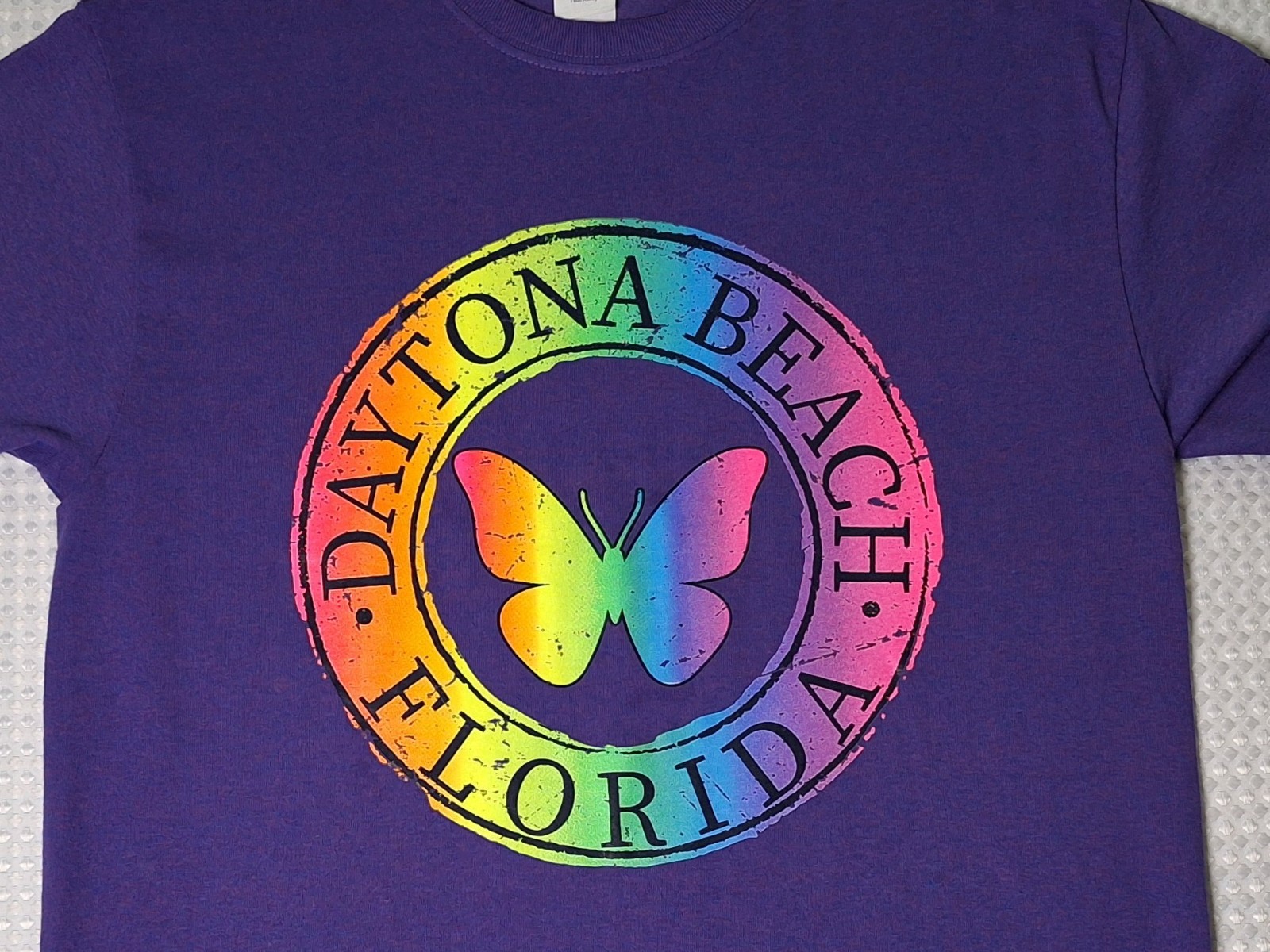 Daytona Beach Florida Souvenir Butterfly Colorful Purple T-shirt Size M Gildan