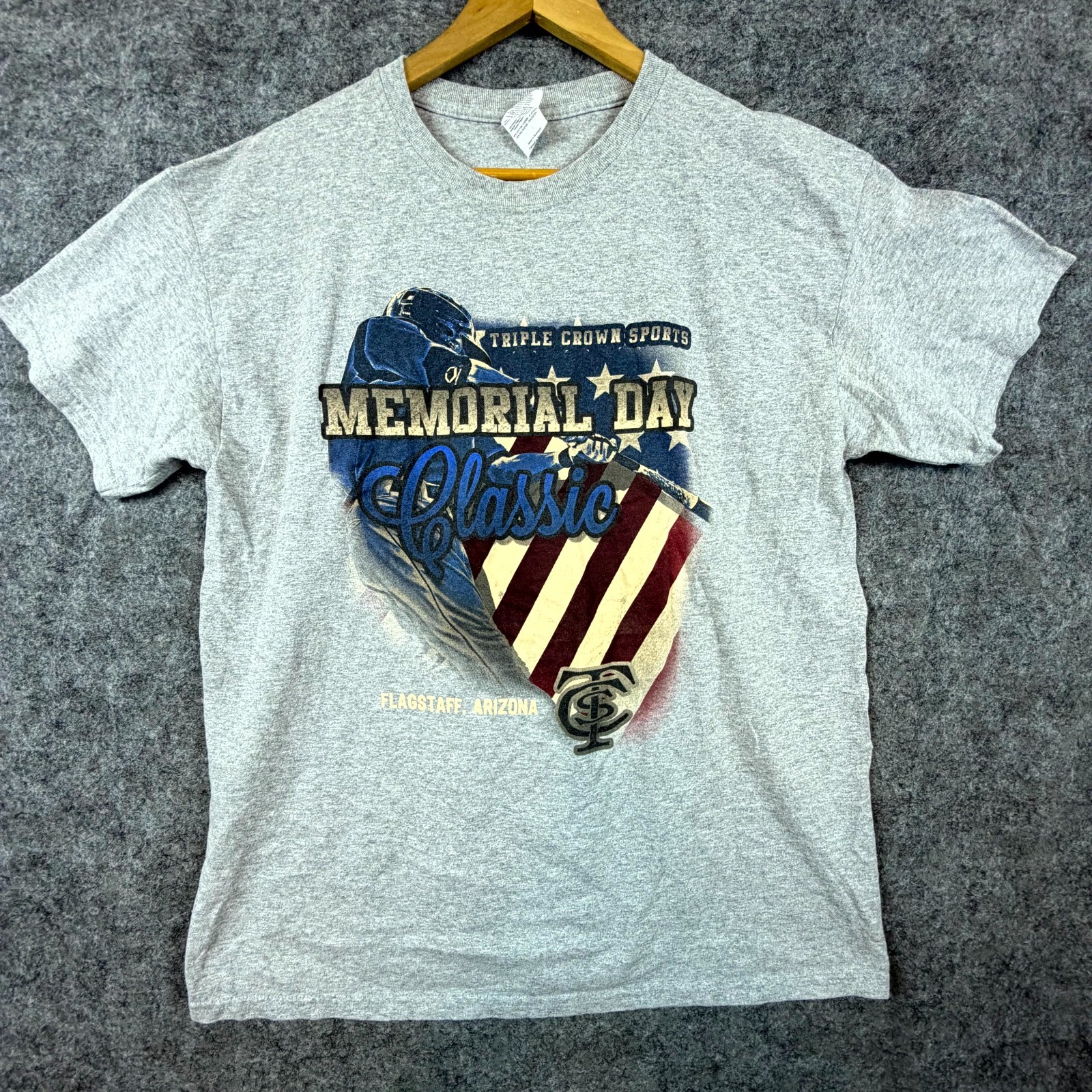 Memorial Day Classic Gildan T-Shirt Mens Large Grey Triple Crown Sports Graphic