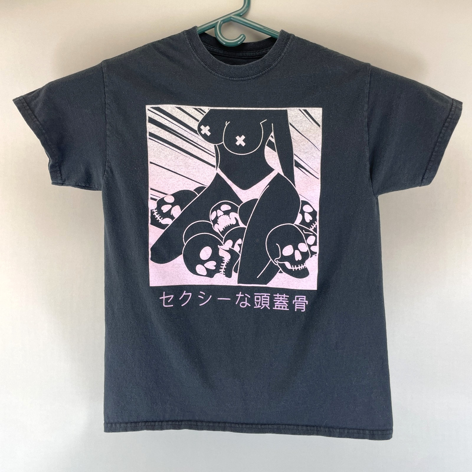 Spencers Sexy Skulls T Shirt Mens M Black Pink Japanese Anime Manga Goth Graphic