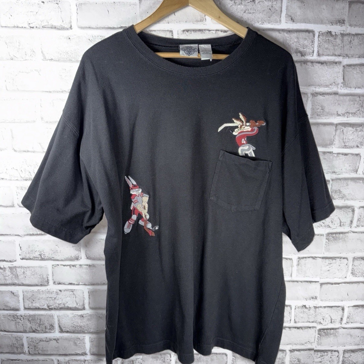 Acme Clothing Looney Tunes Bugs Bunny Coyote Hockey Shirt Men’s XL Vintage 90’s
