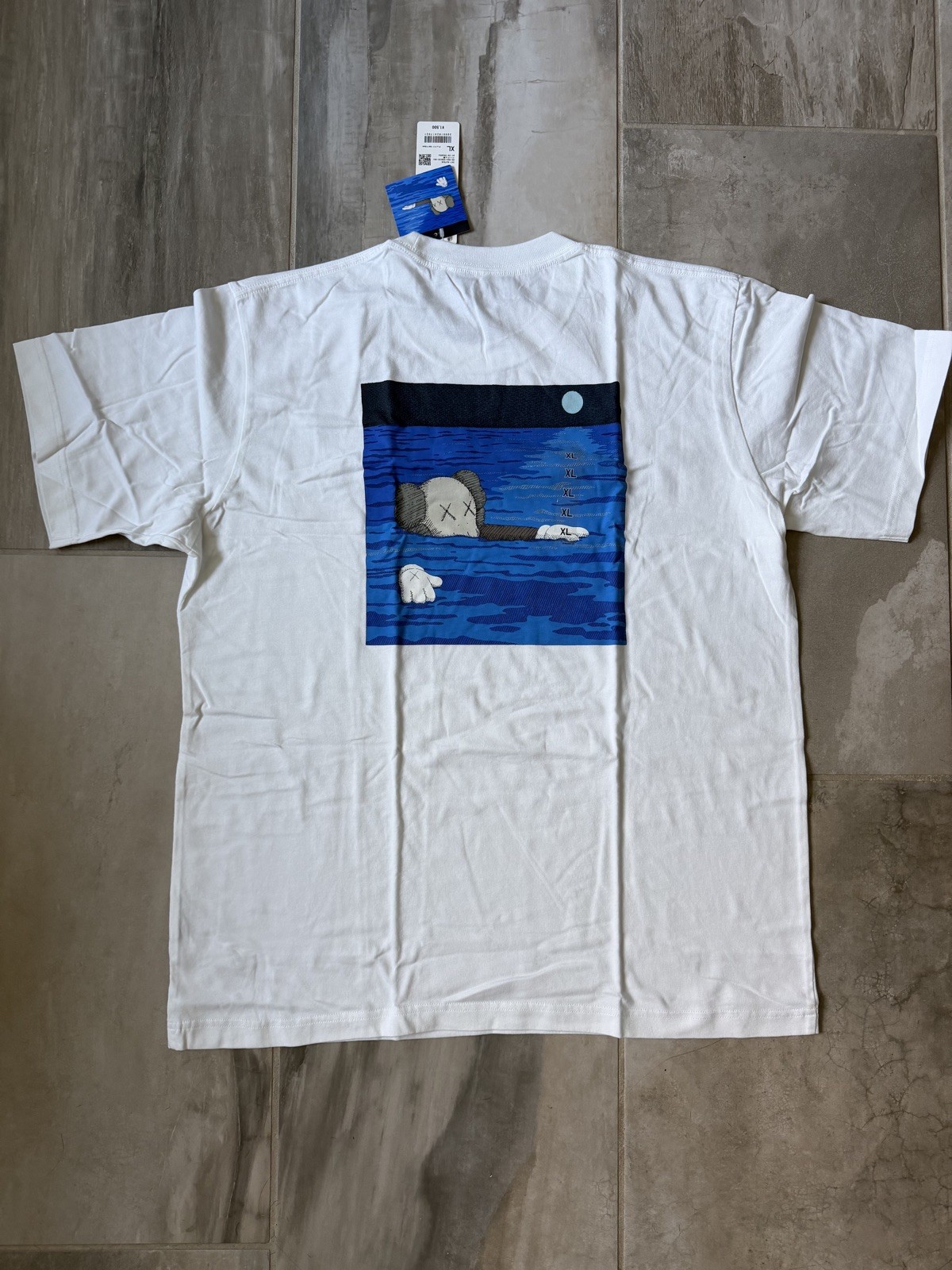 UNIQLO x KAWS White Graphic T-Shirt UT Collection Asia Size XL NEW With Tags