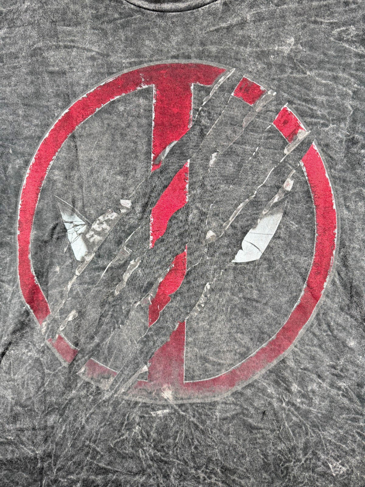 Size 3XL – Marvel Deadpool Wolverine Slash Graphic T-Shirt Black Distressed Wash