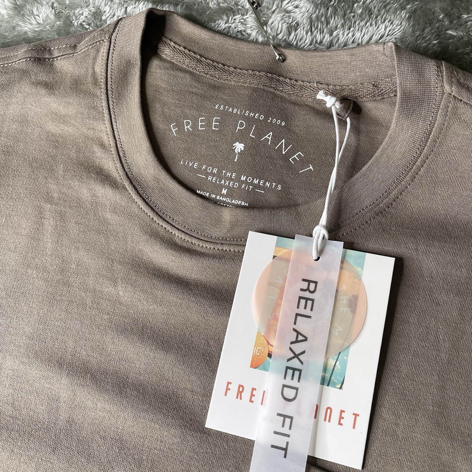 Free Planet Relaxed Fit Tshirt Size Medium Color Brown Streetwear NWT